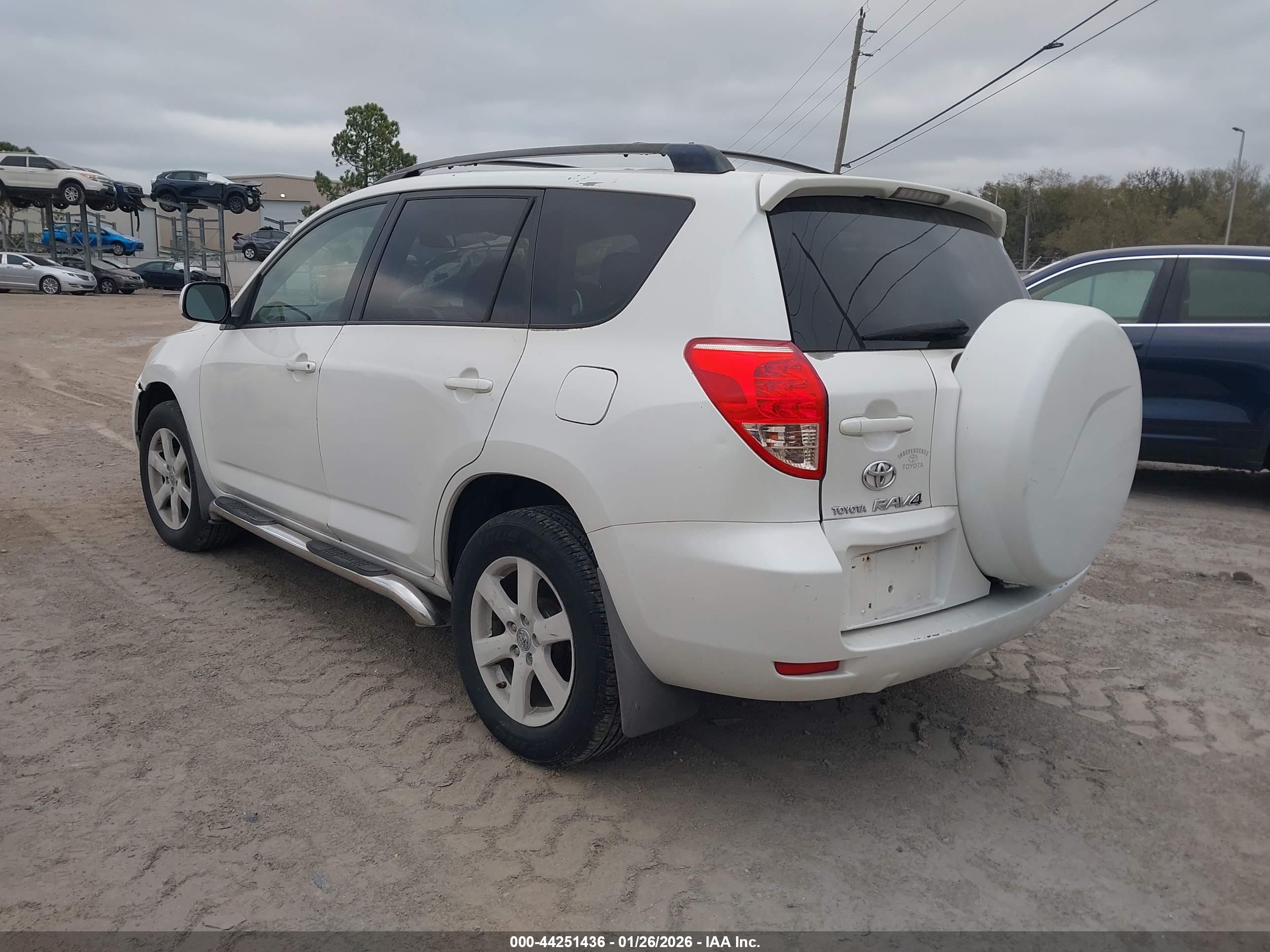 TOYOTA RAV4 image 3