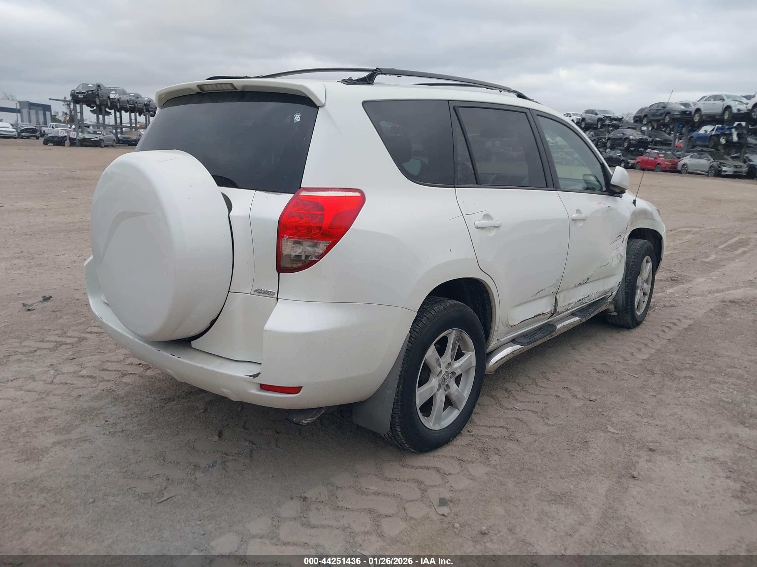 TOYOTA RAV4 image 4