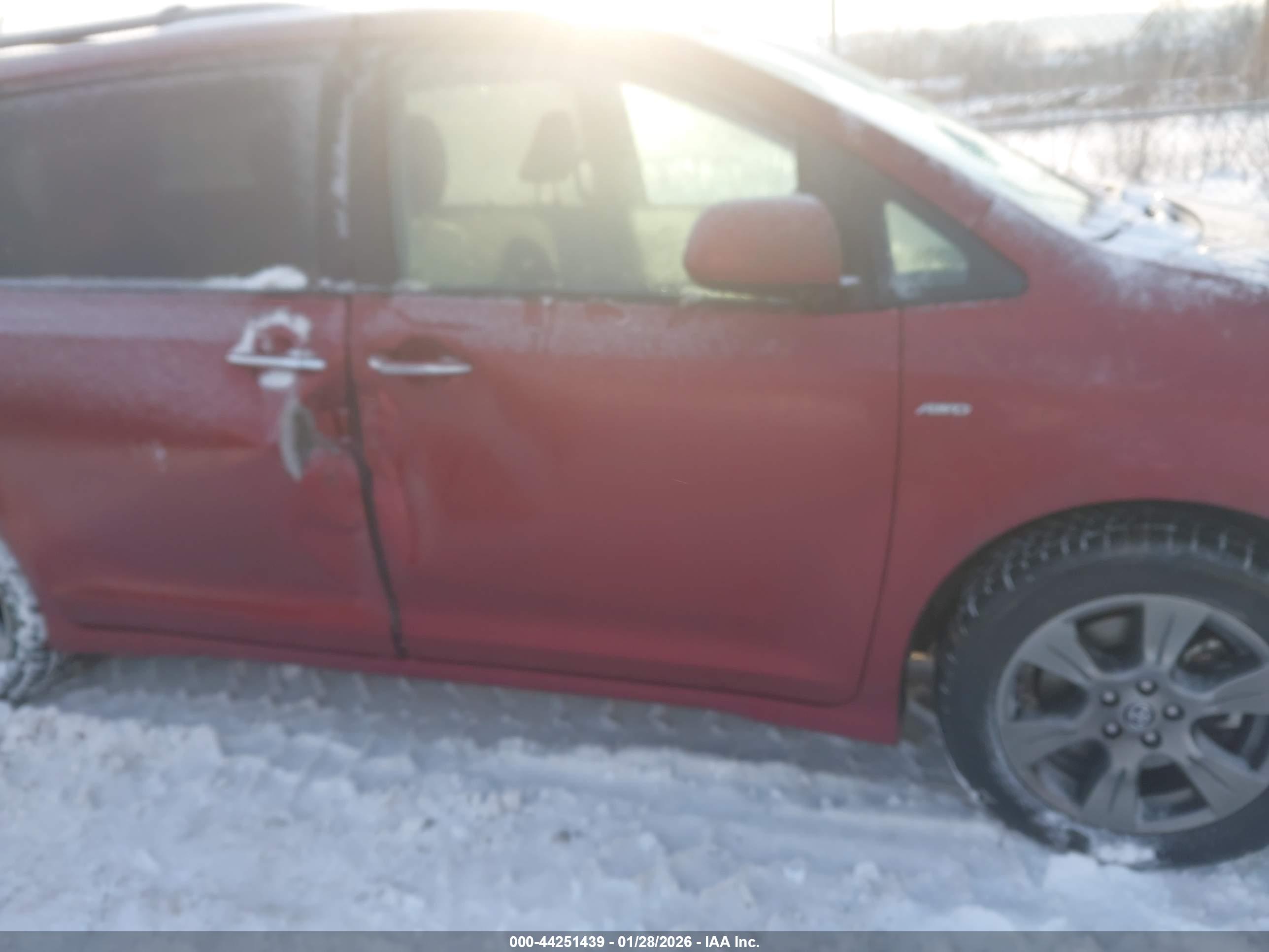 TOYOTA SIENNA image 6