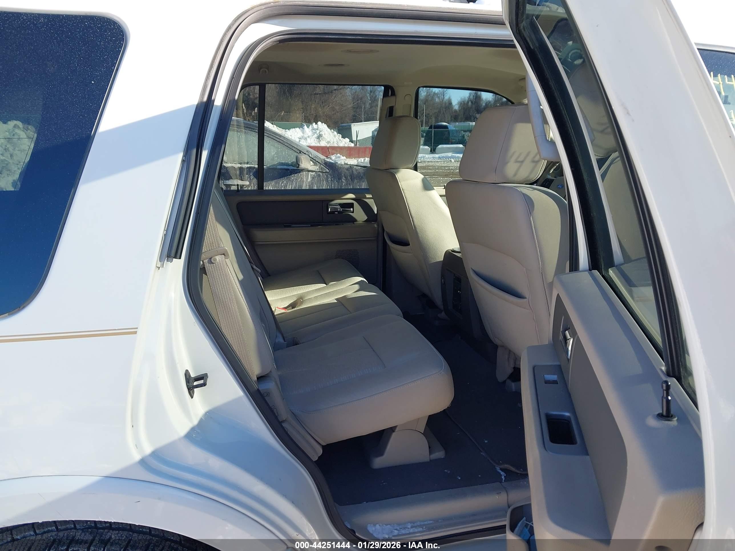 FORD EXPEDITION image 8