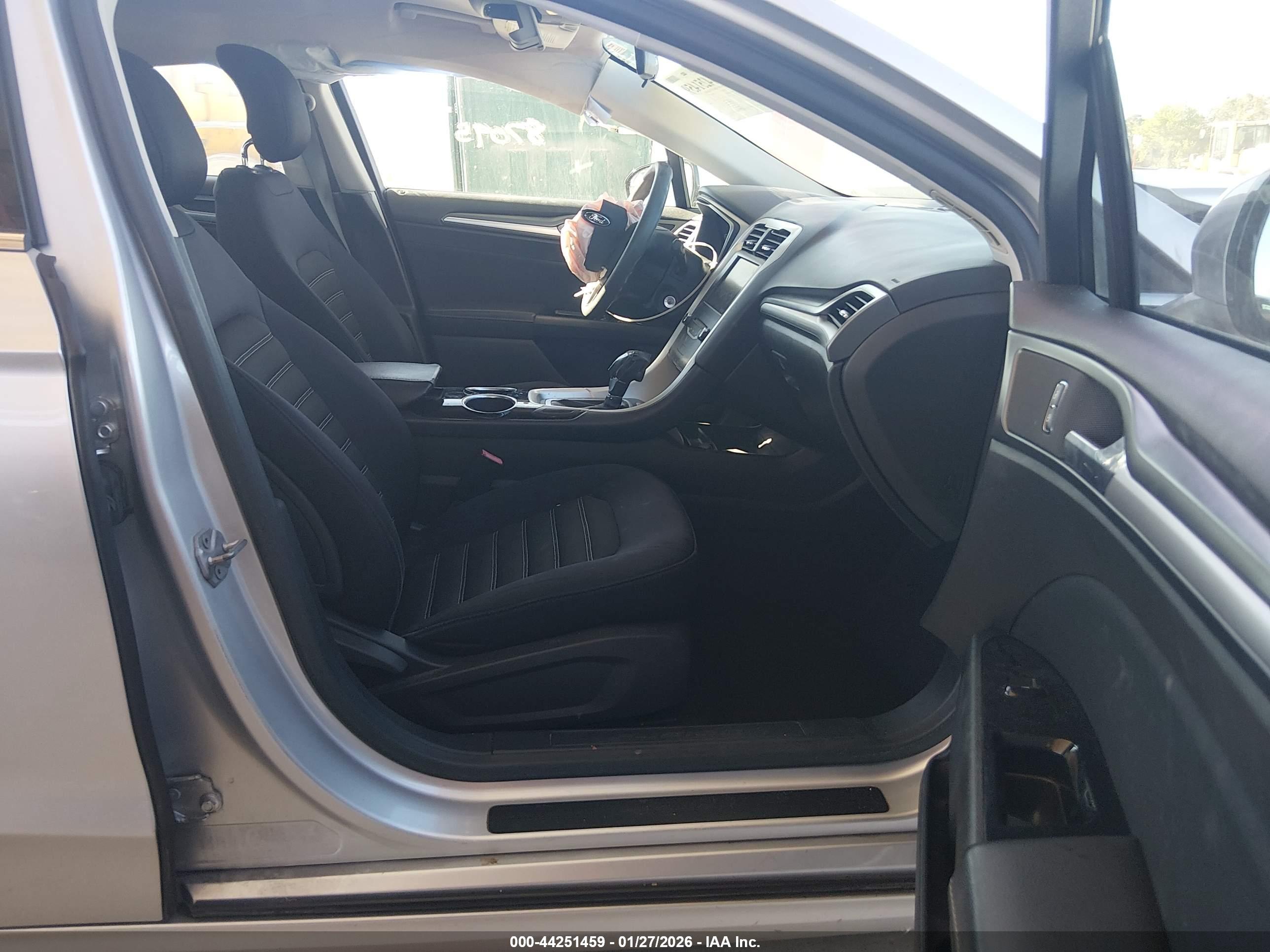 FORD FUSION image 5