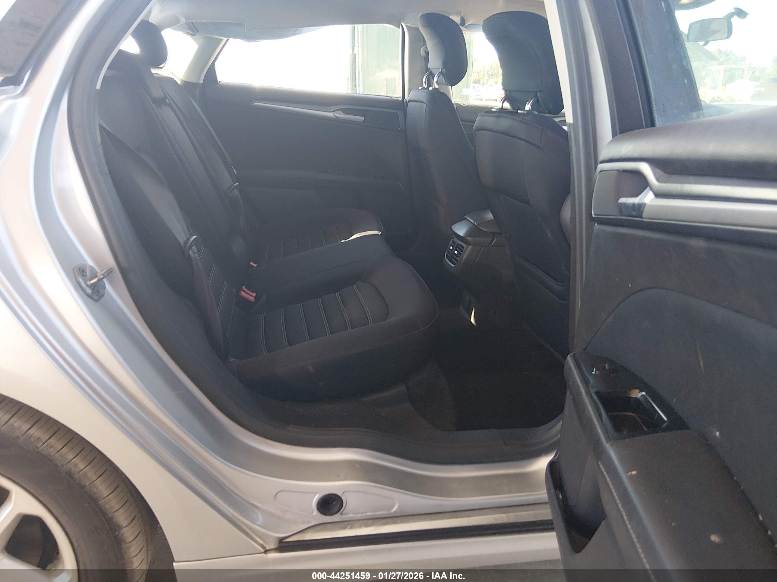 FORD FUSION image 8