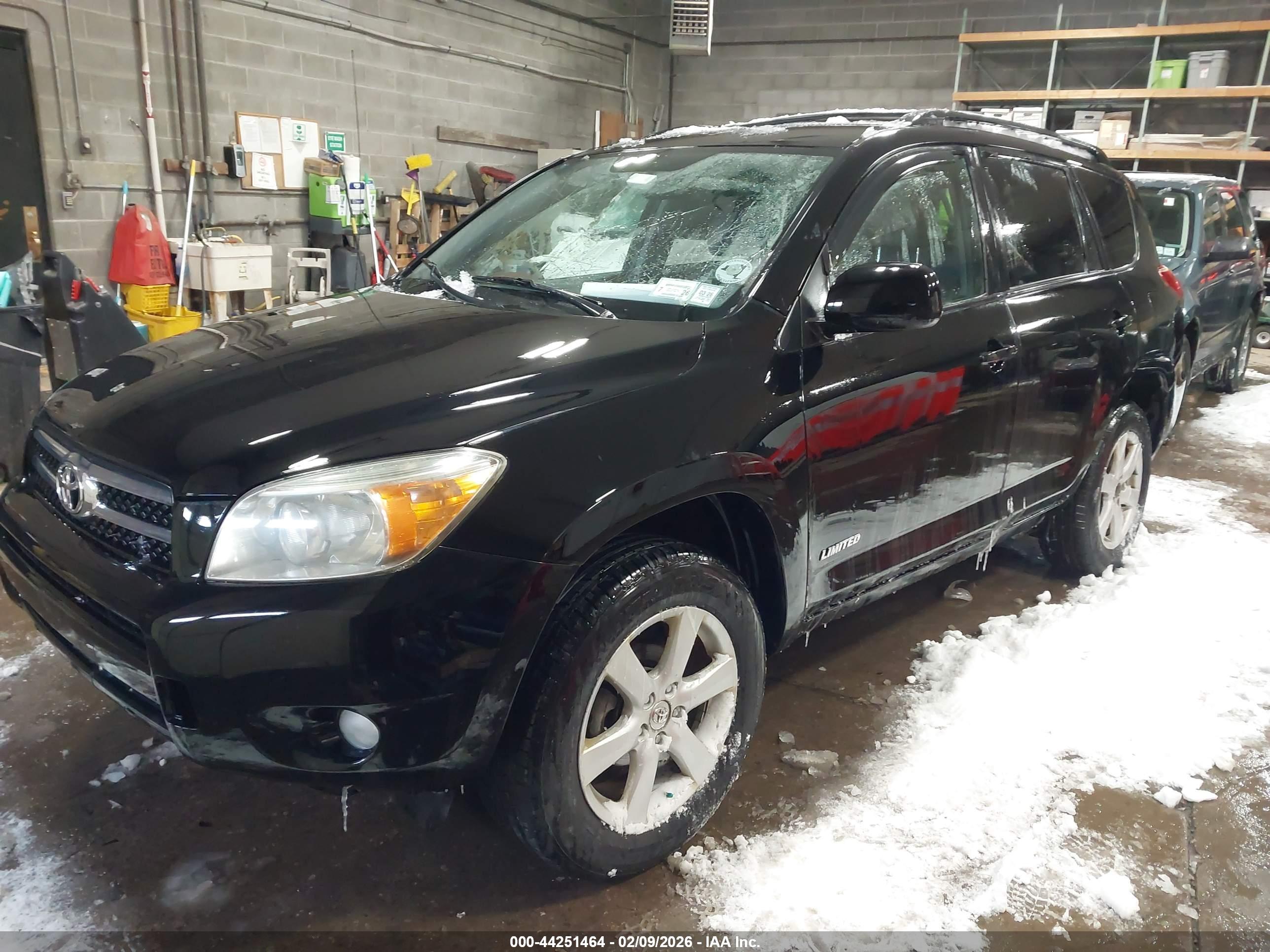 TOYOTA RAV4 image 2