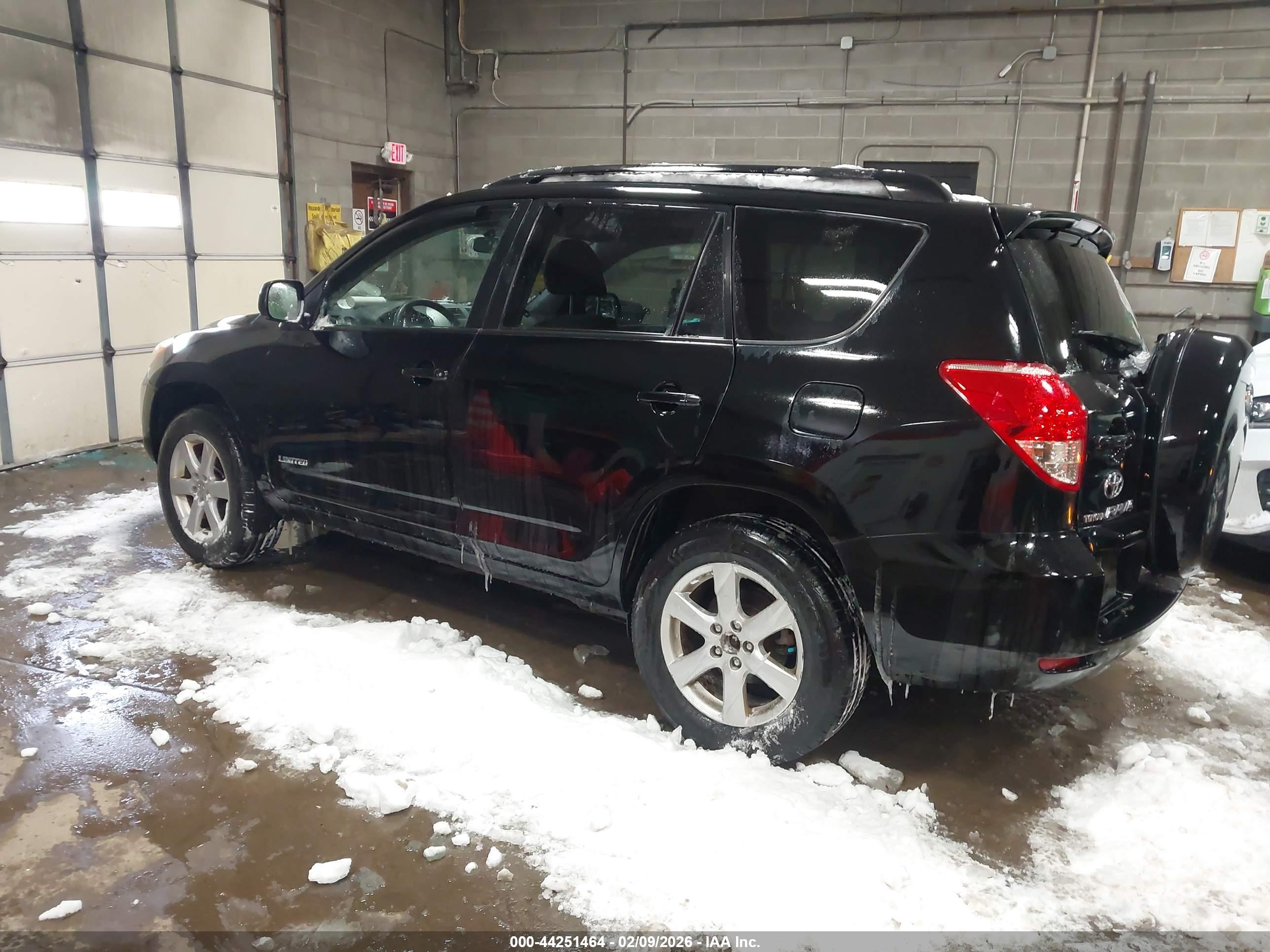 TOYOTA RAV4 image 3
