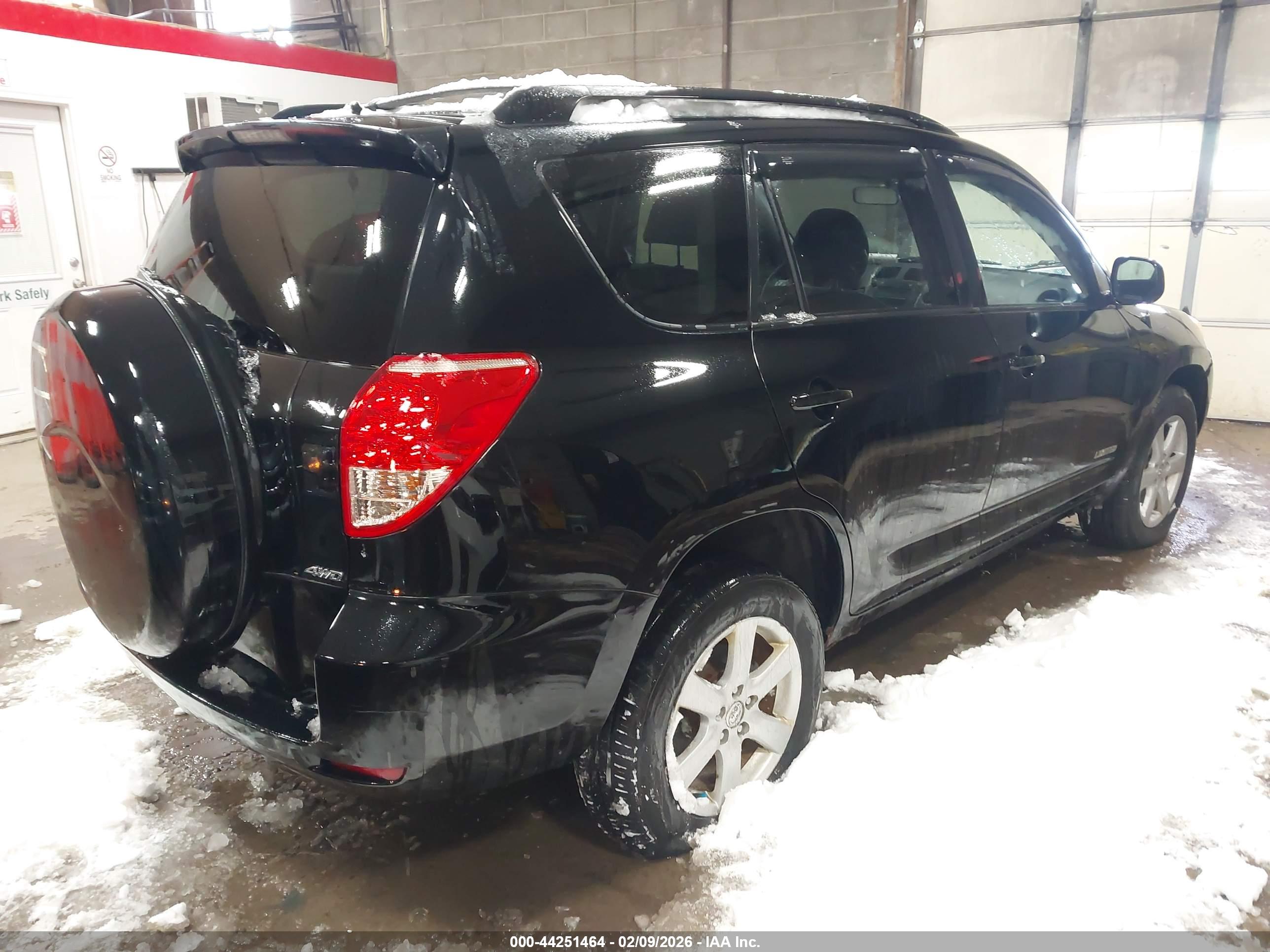 TOYOTA RAV4 image 4