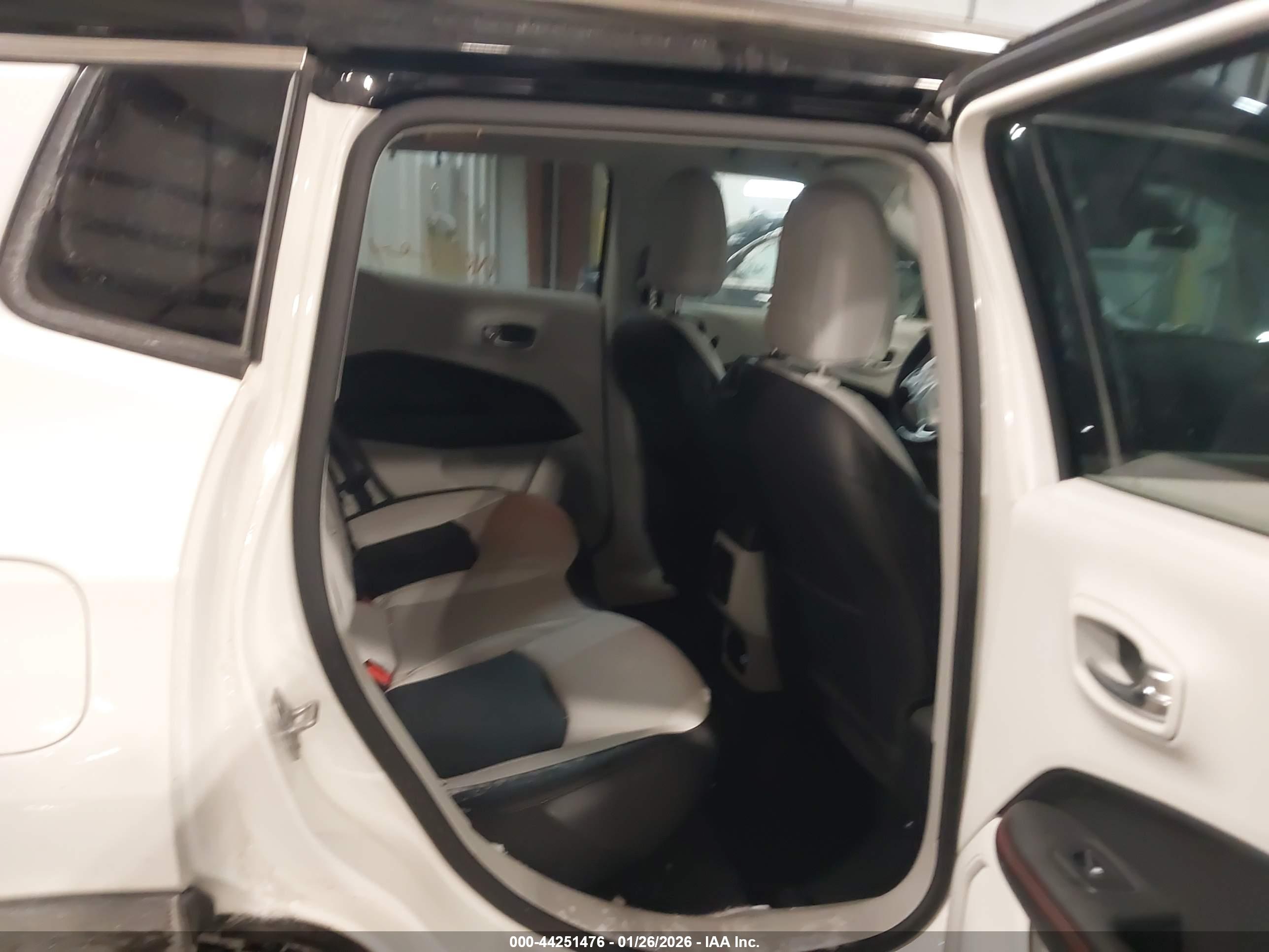JEEP COMPASS image 8