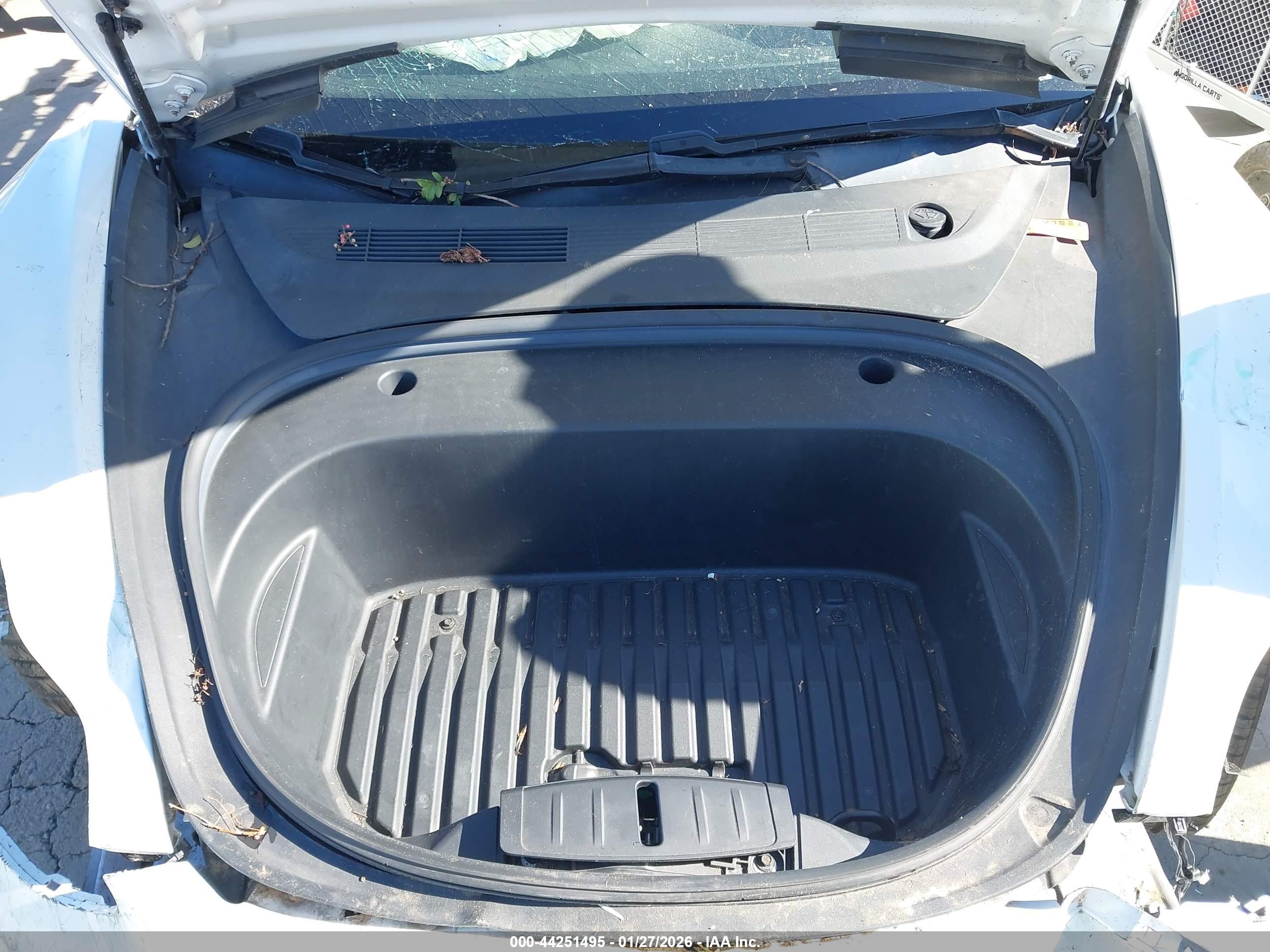 TESLA MODEL image 10