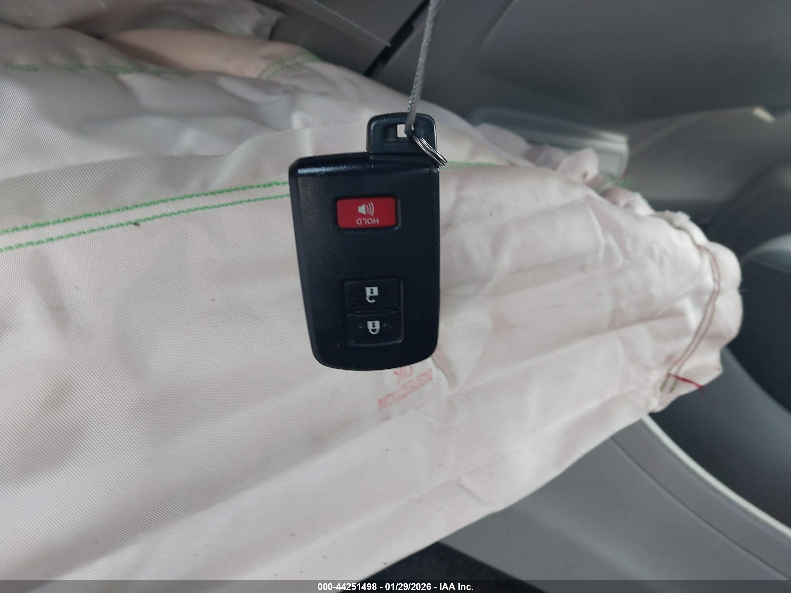 TOYOTA PRIUS image 11