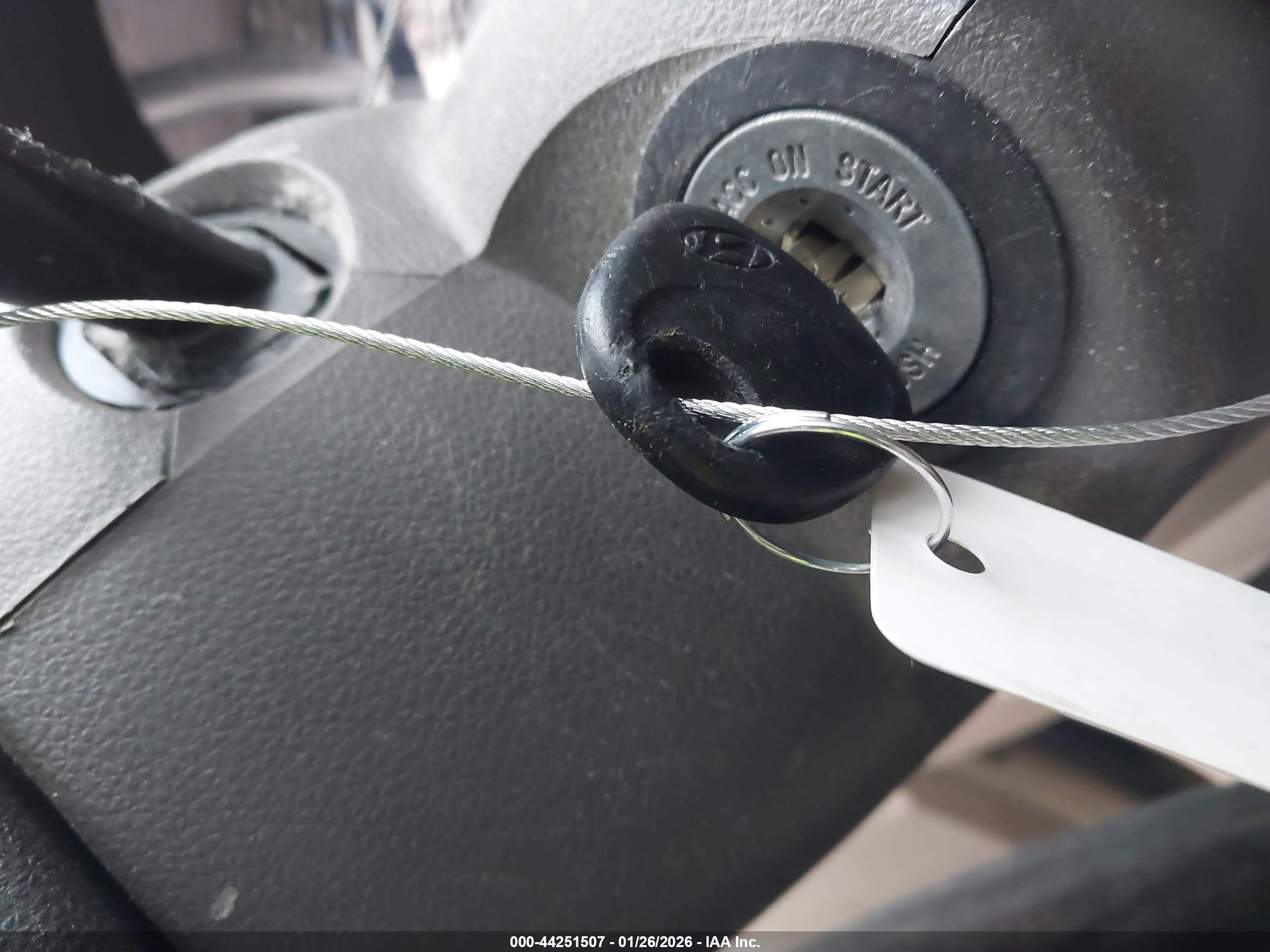 HYUNDAI ACCENT image 11