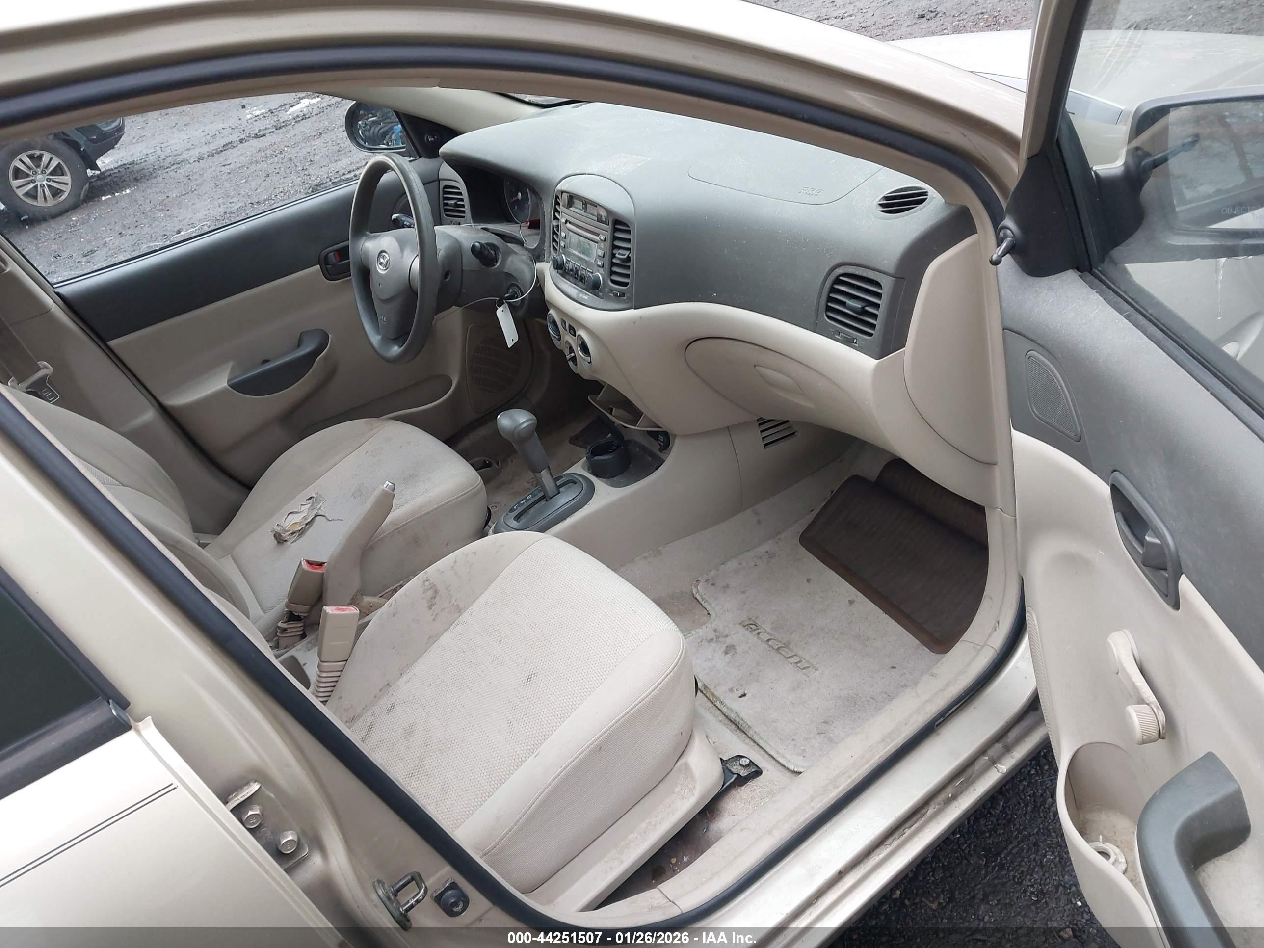 HYUNDAI ACCENT image 5