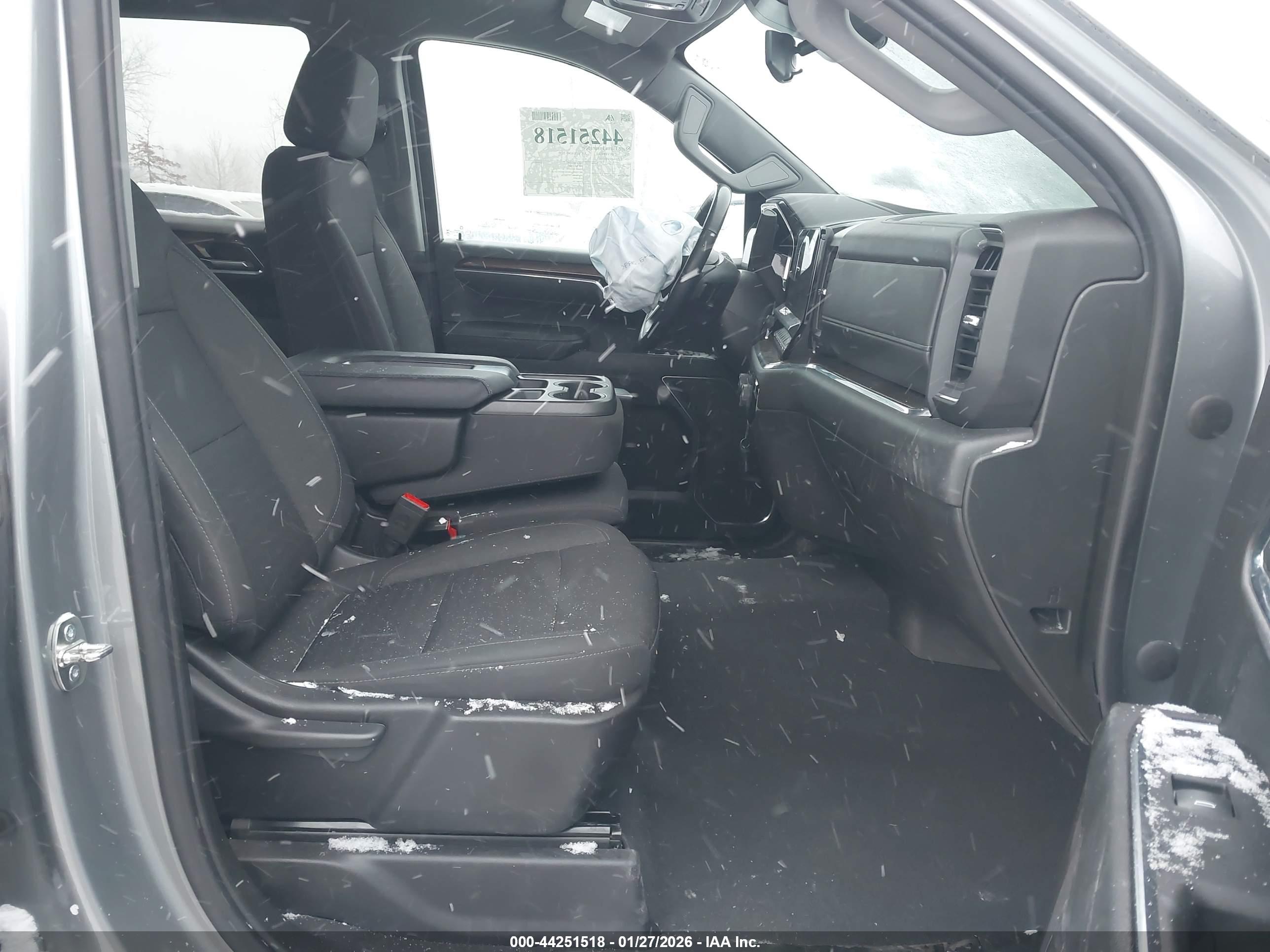 CHEVROLET SILVERADO image 5