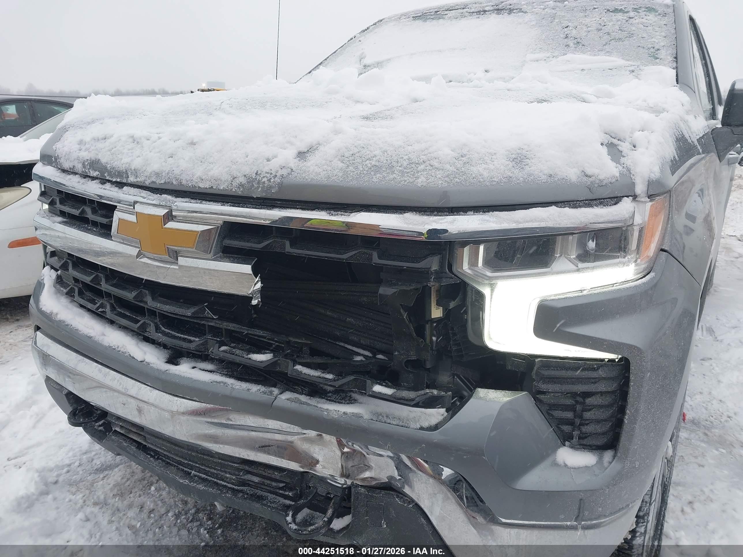 CHEVROLET SILVERADO image 6