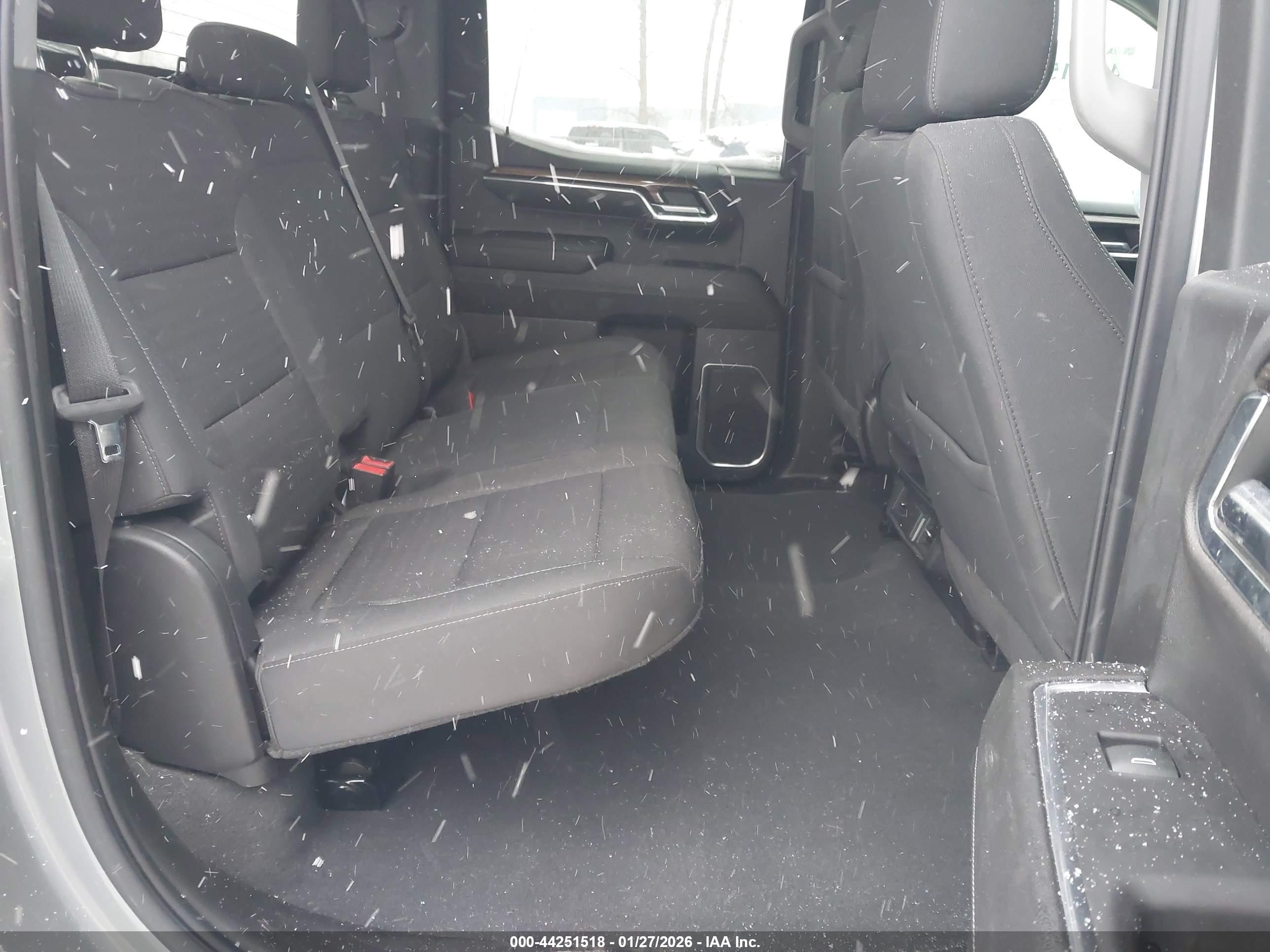CHEVROLET SILVERADO image 8