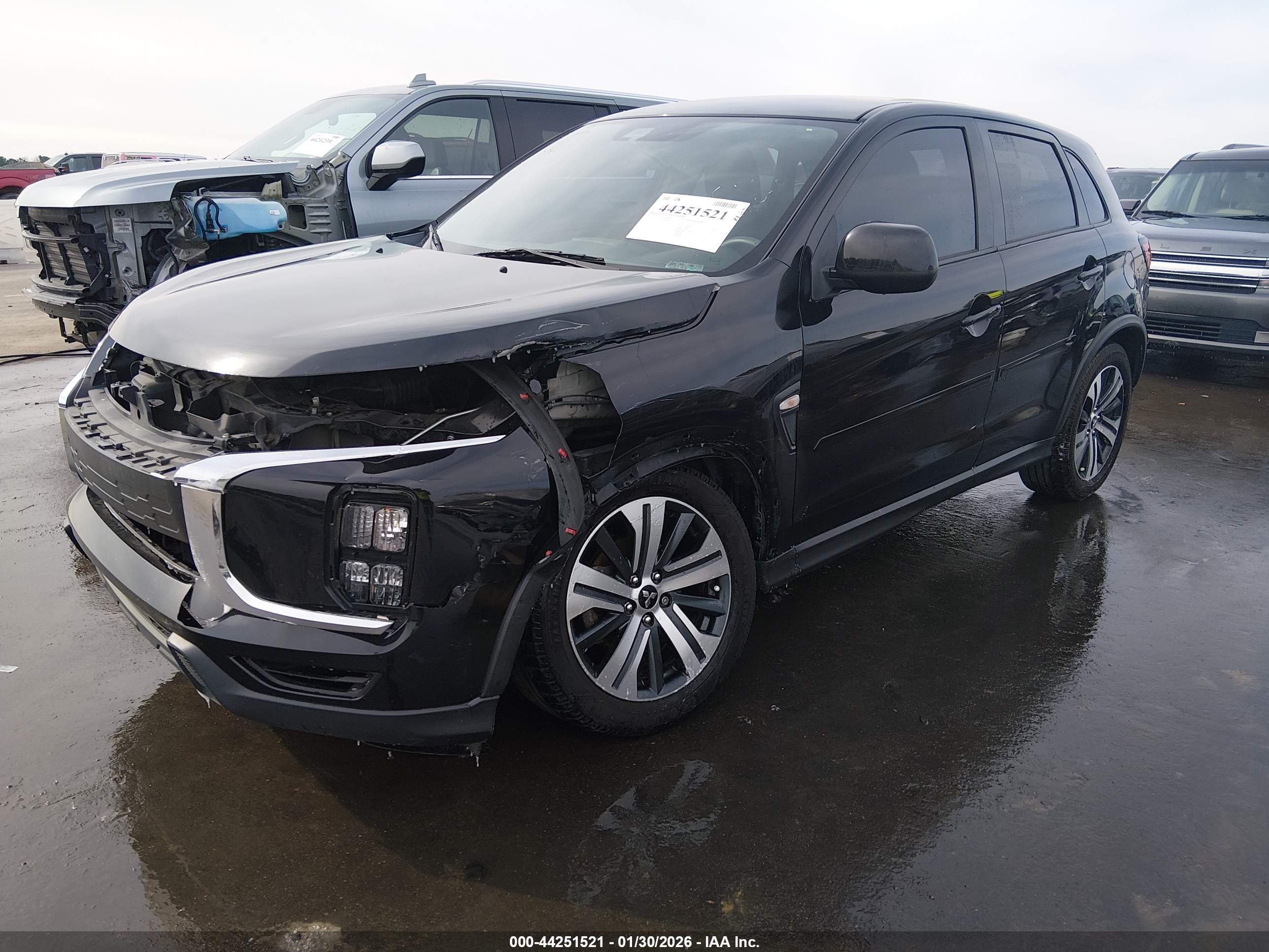 MITSUBISHI OUTLANDER image 2