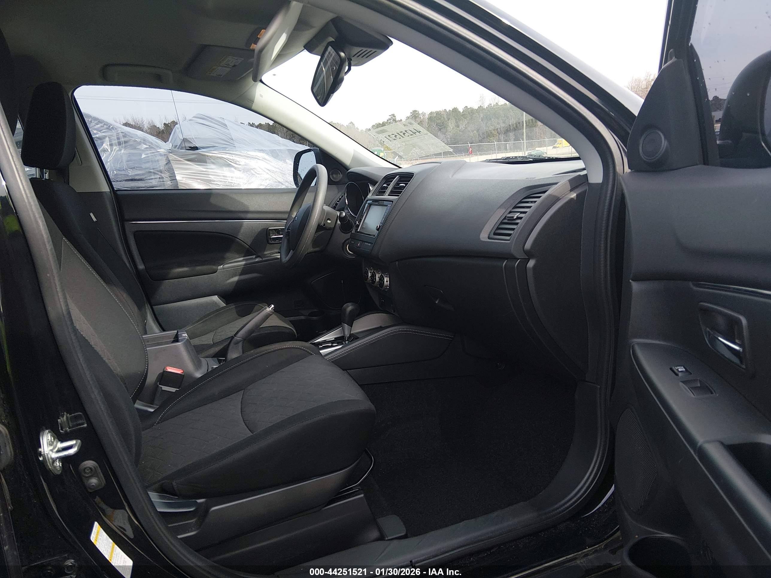 MITSUBISHI OUTLANDER image 5