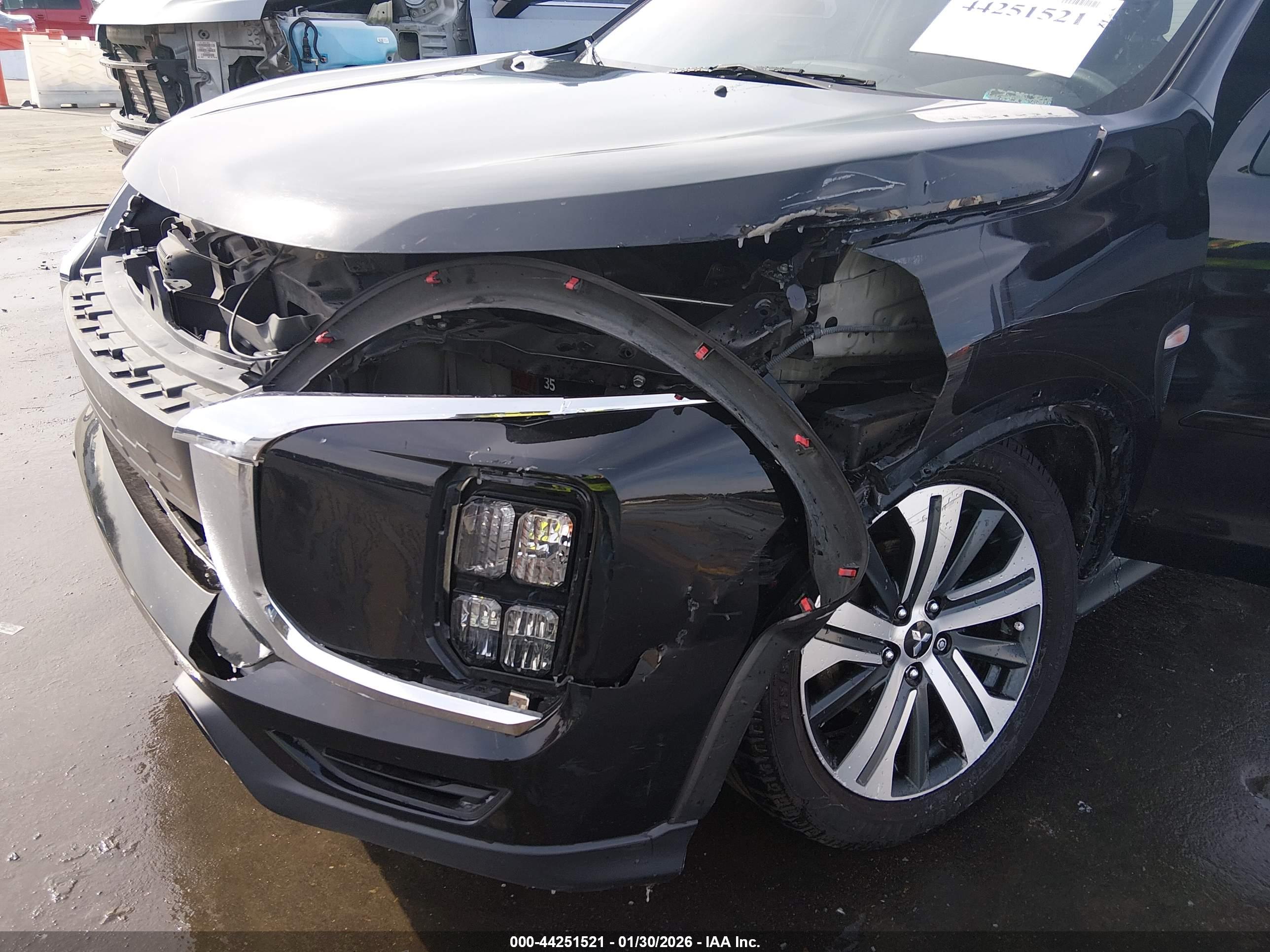 MITSUBISHI OUTLANDER image 6
