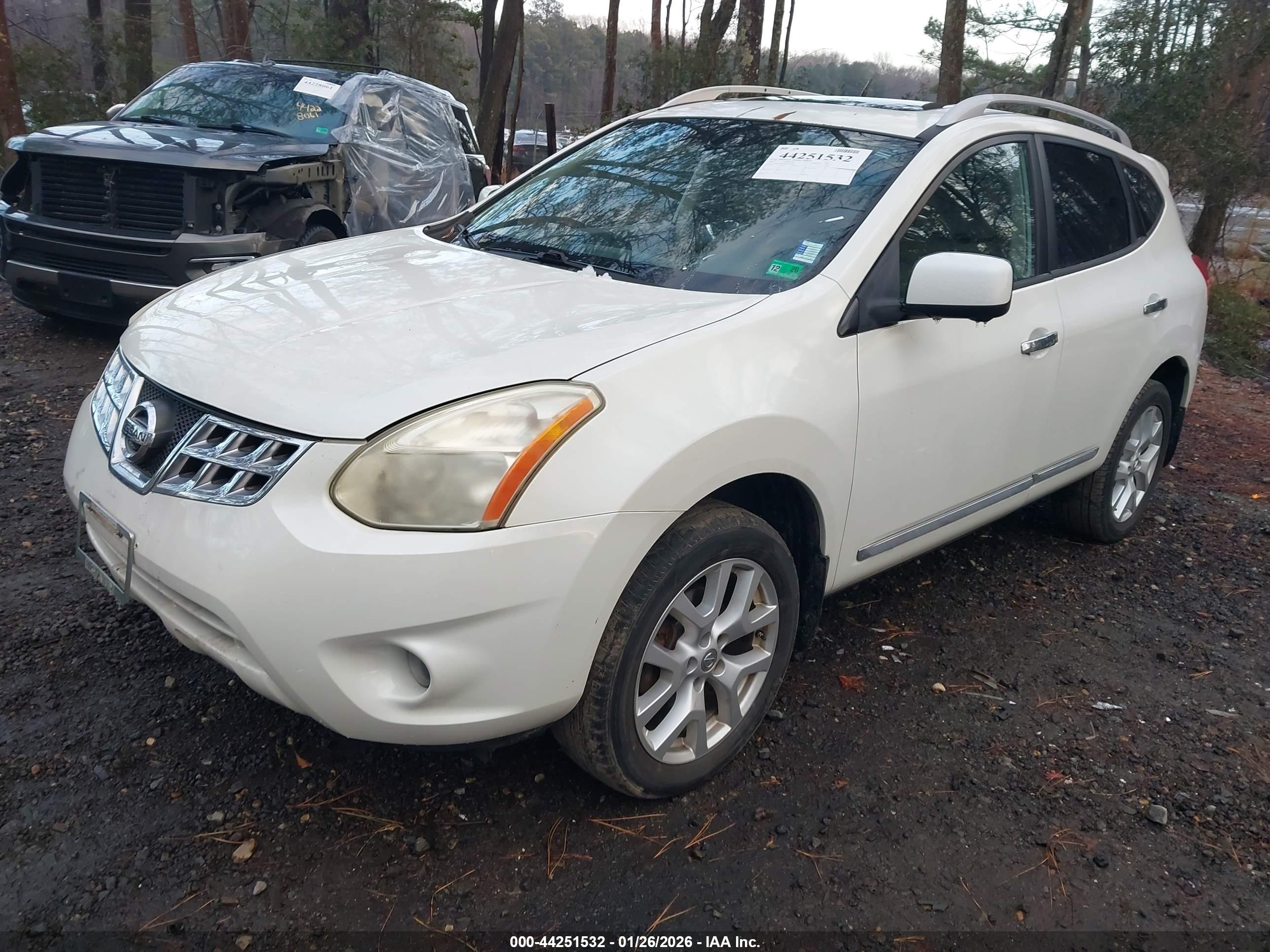 NISSAN ROGUE image 2