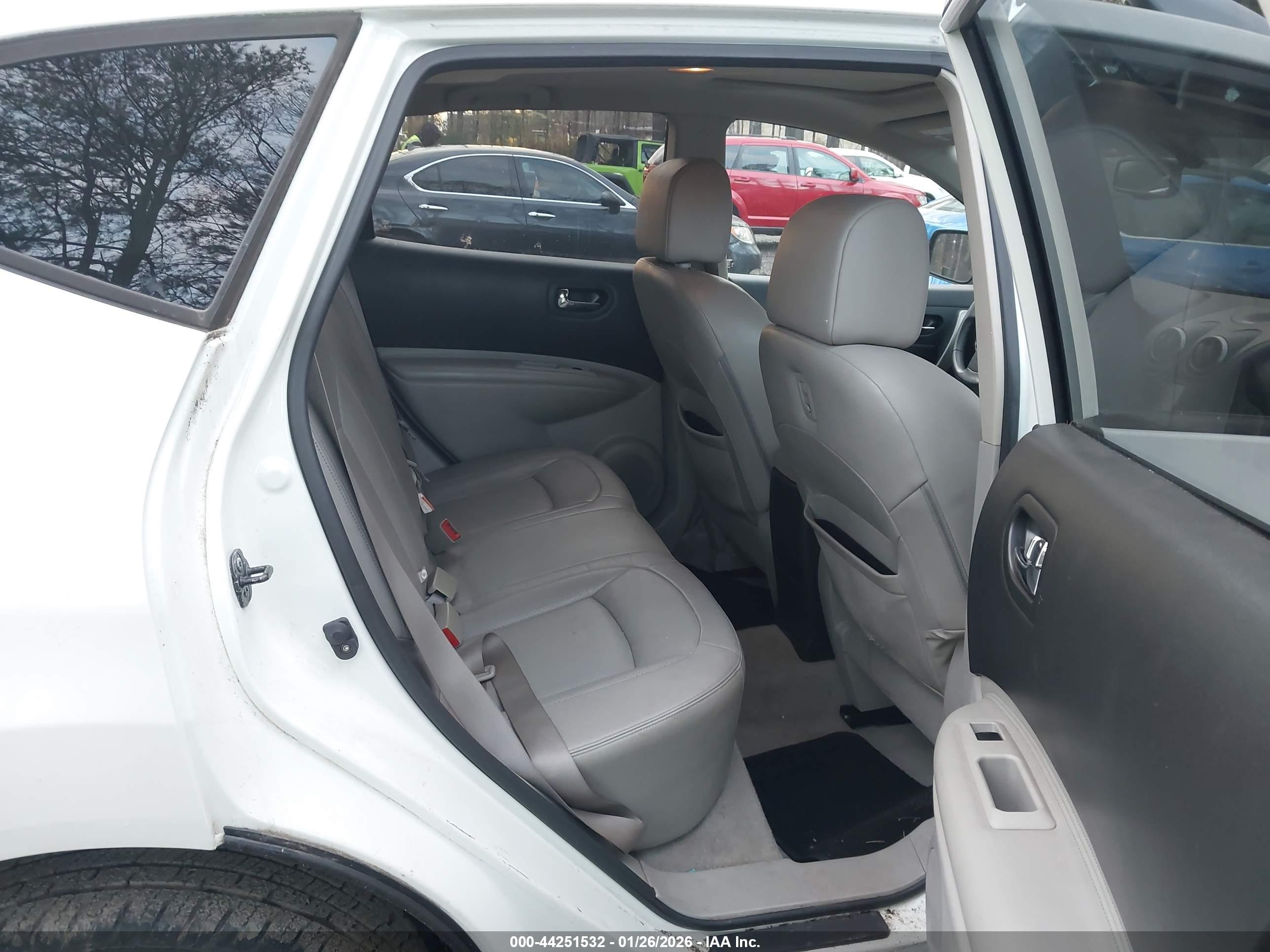 NISSAN ROGUE image 8