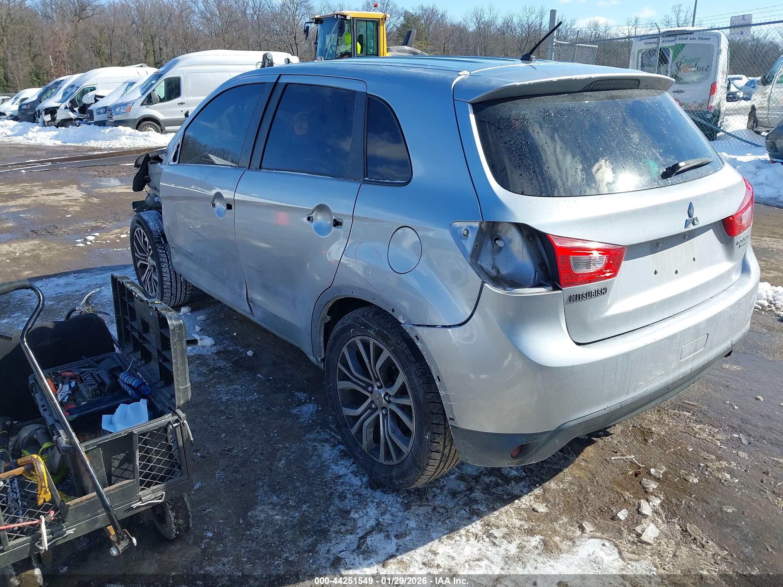 MITSUBISHI OUTLANDER image 3