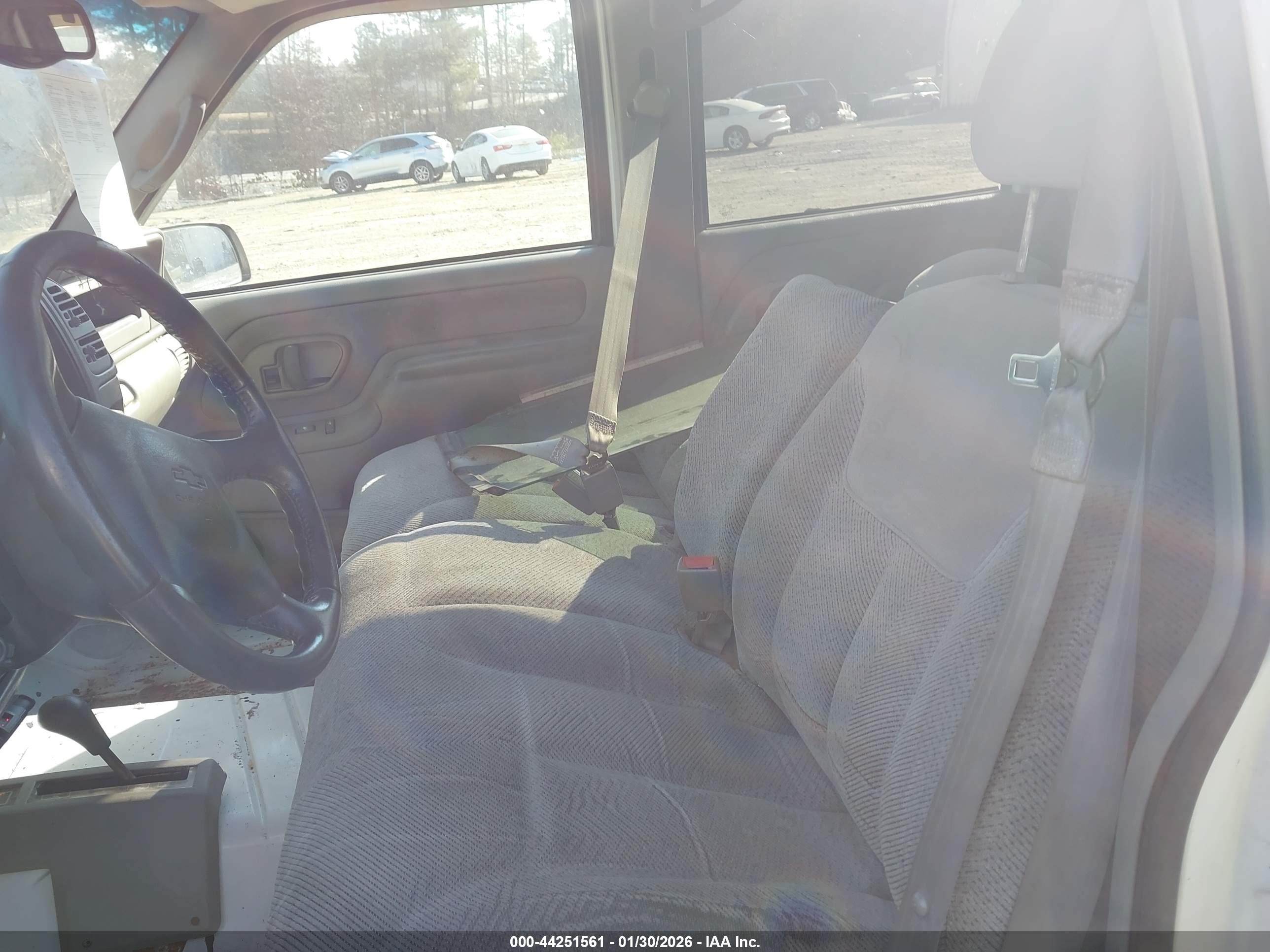 CHEVROLET K3500 image 5