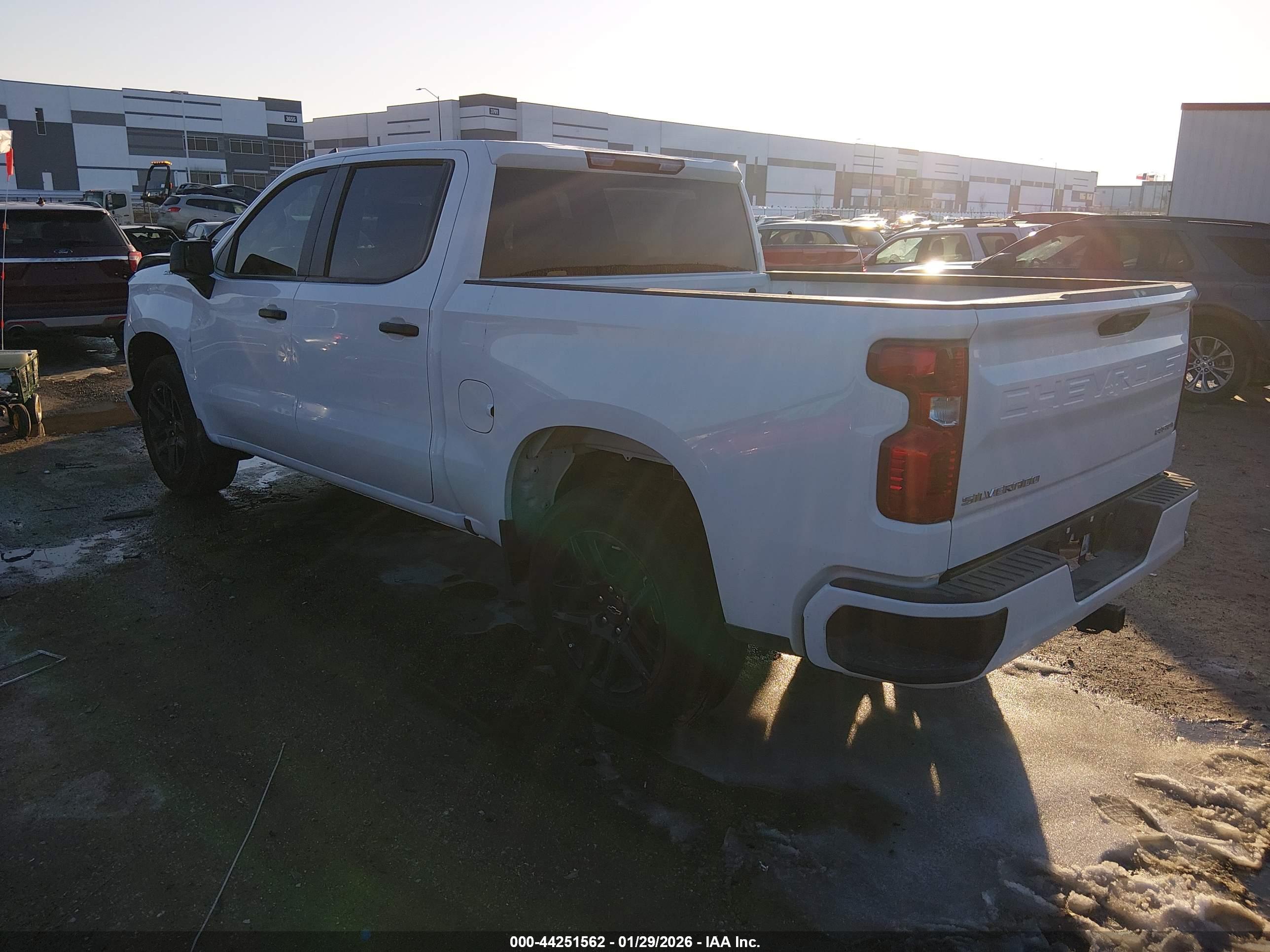 CHEVROLET SILVERADO image 3