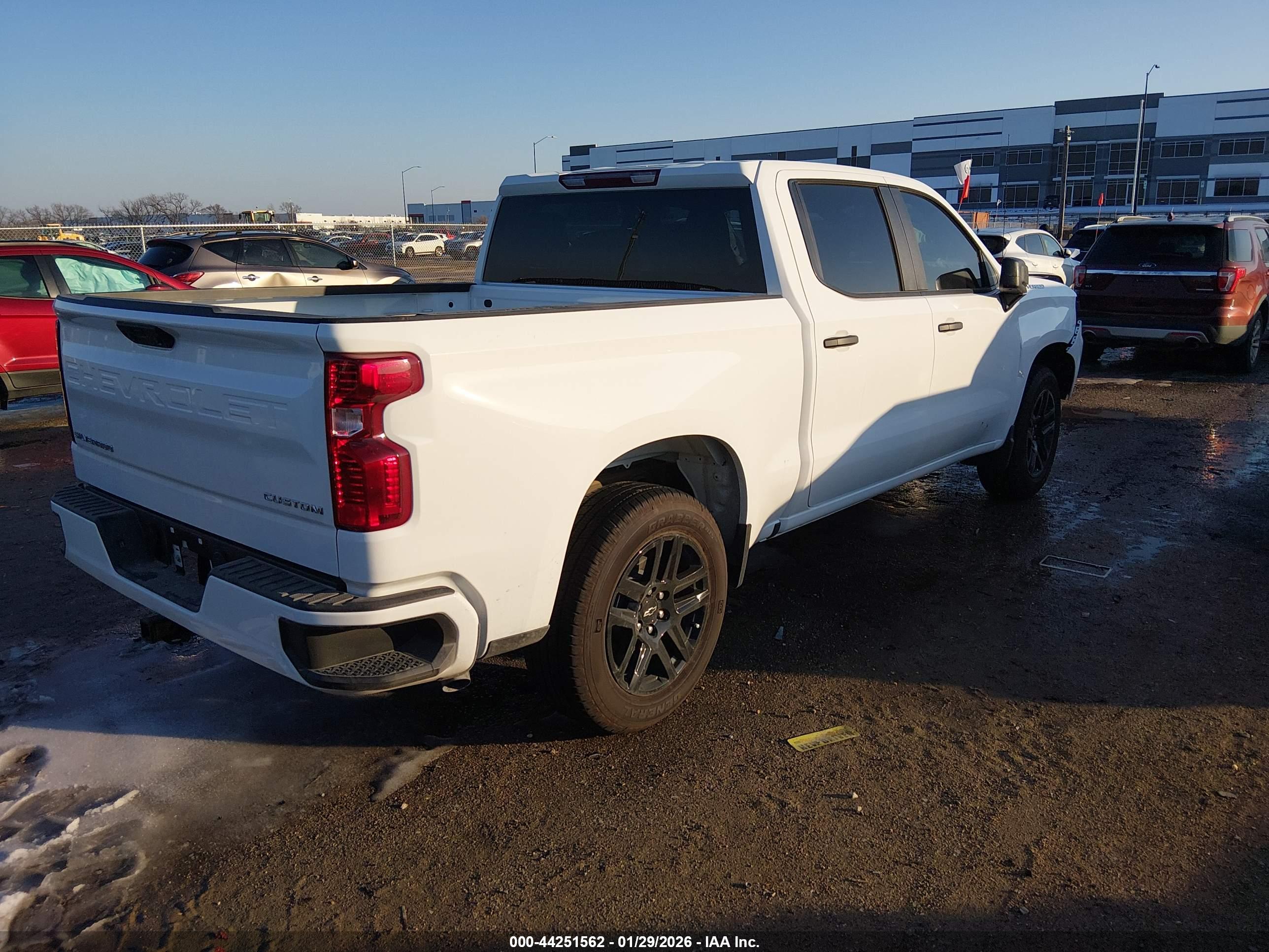 CHEVROLET SILVERADO image 4