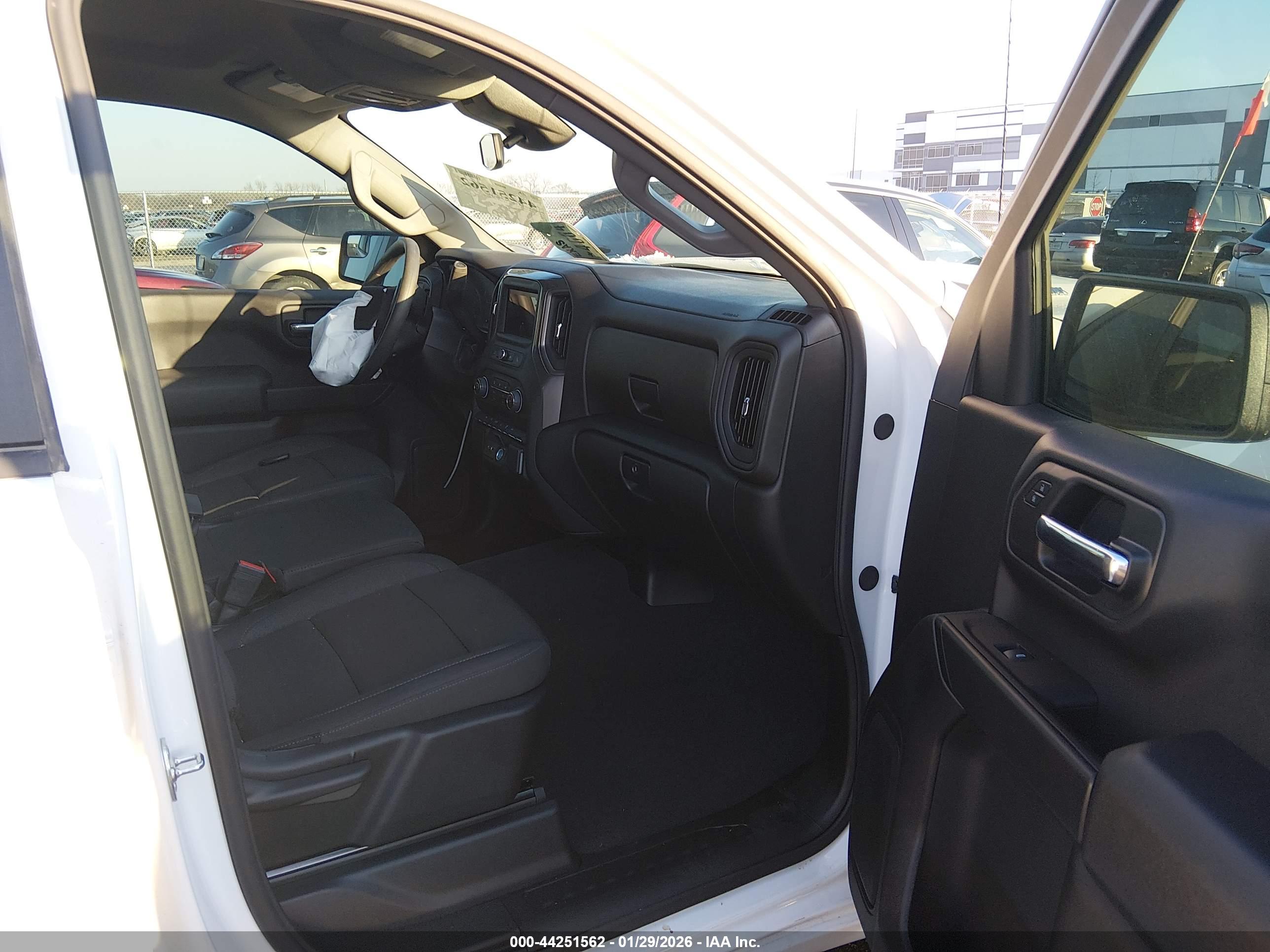 CHEVROLET SILVERADO image 5
