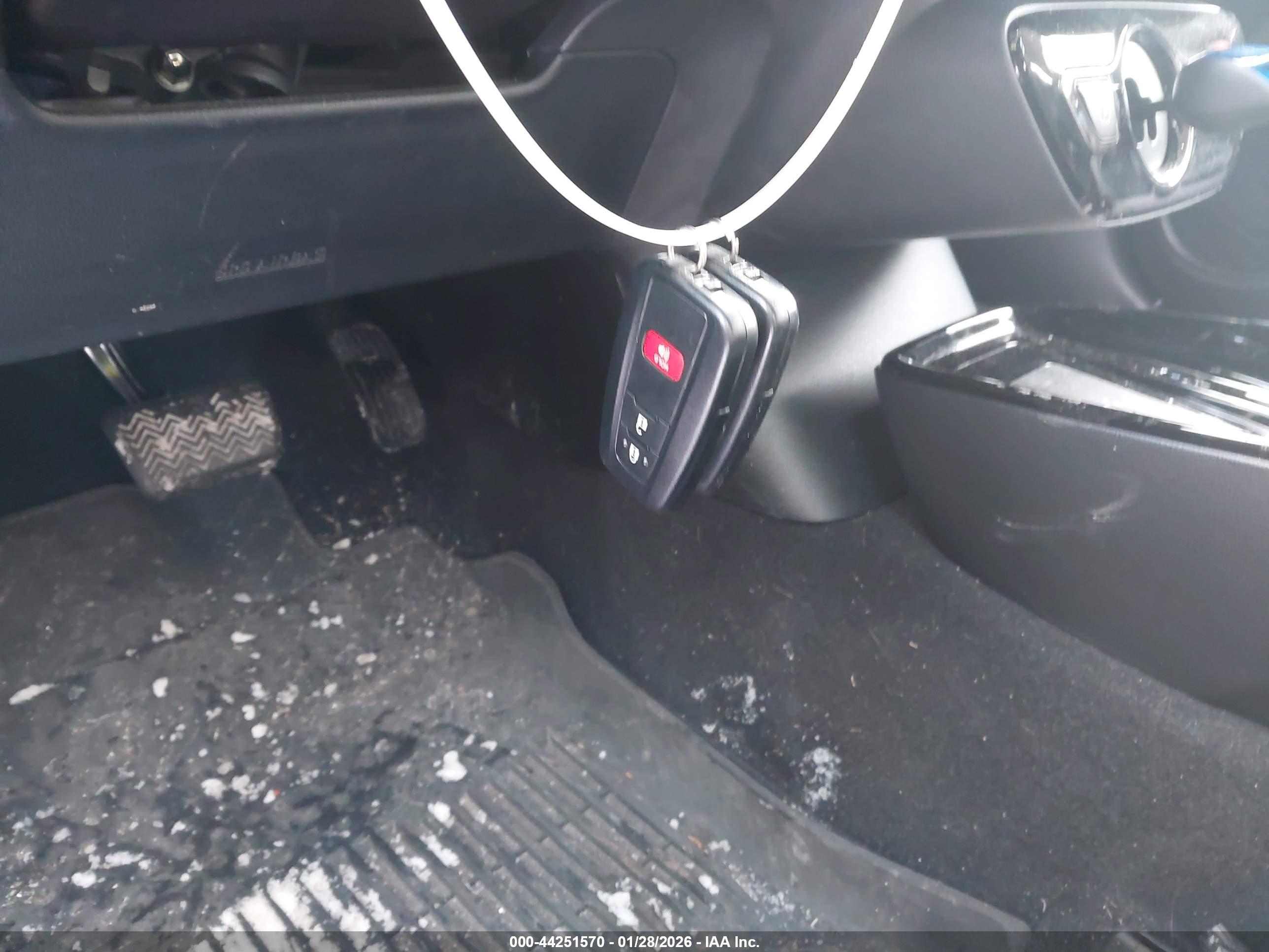 TOYOTA PRIUS image 11