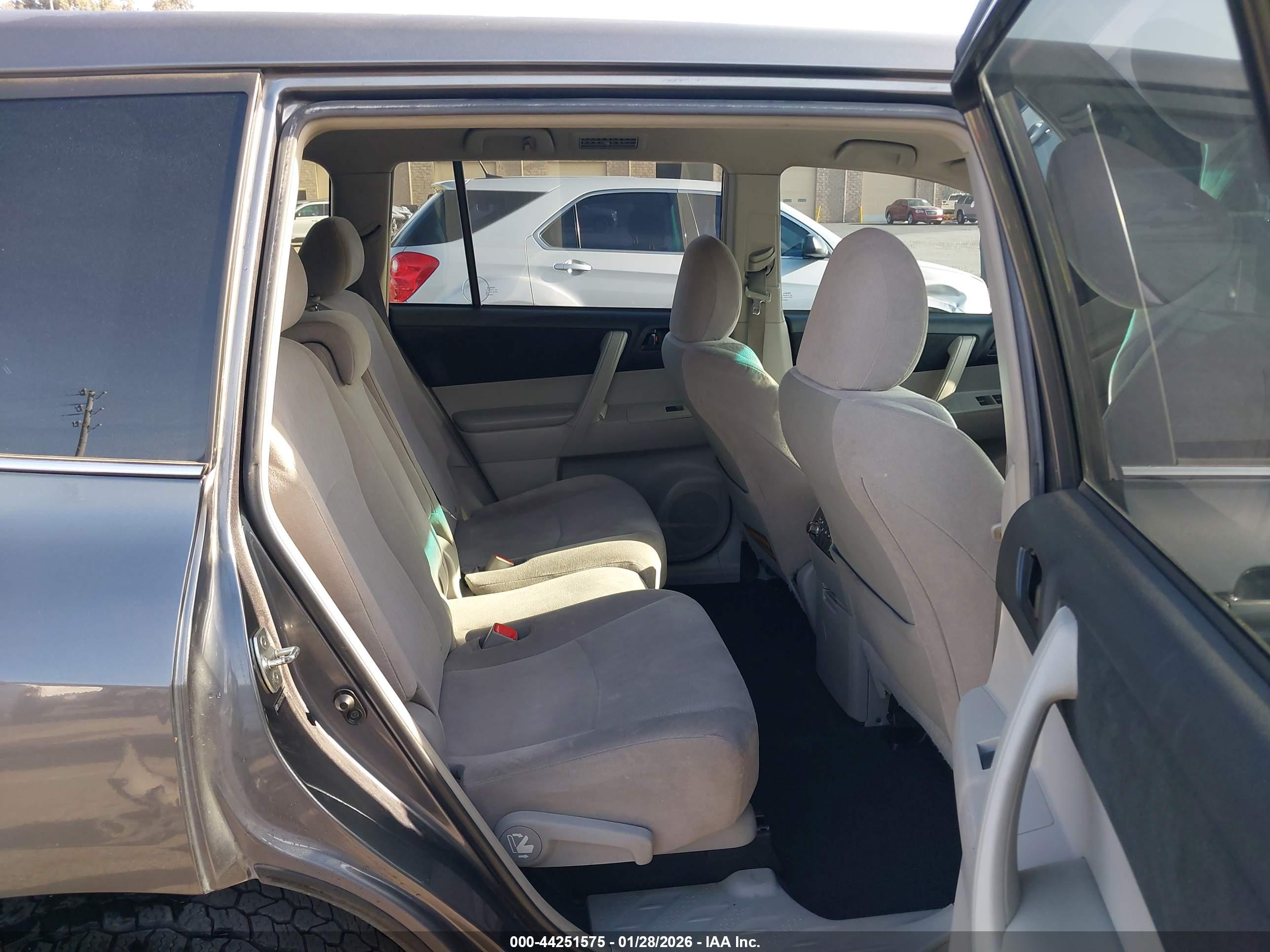 TOYOTA HIGHLANDER image 8