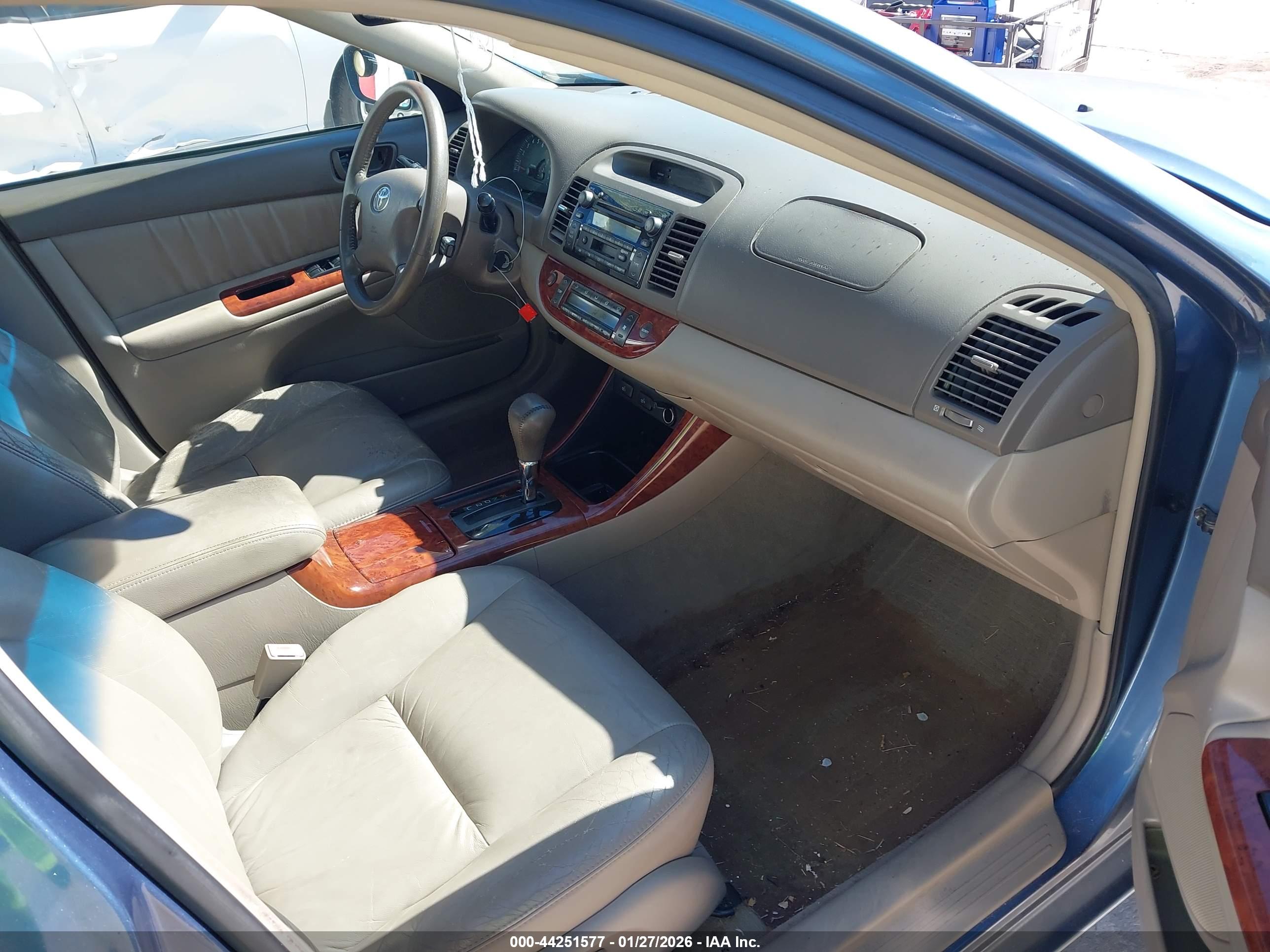 TOYOTA CAMRY image 5