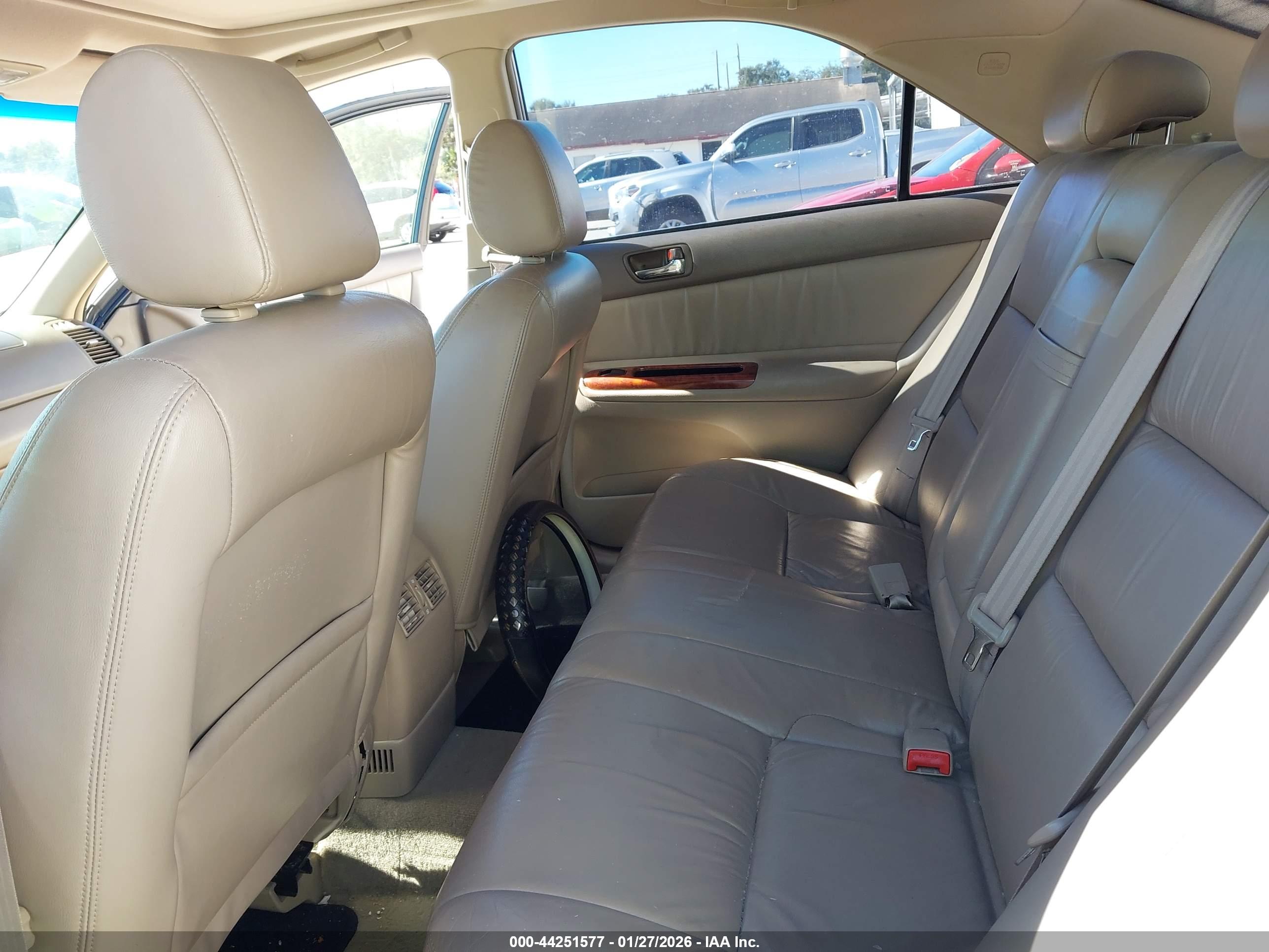TOYOTA CAMRY image 8