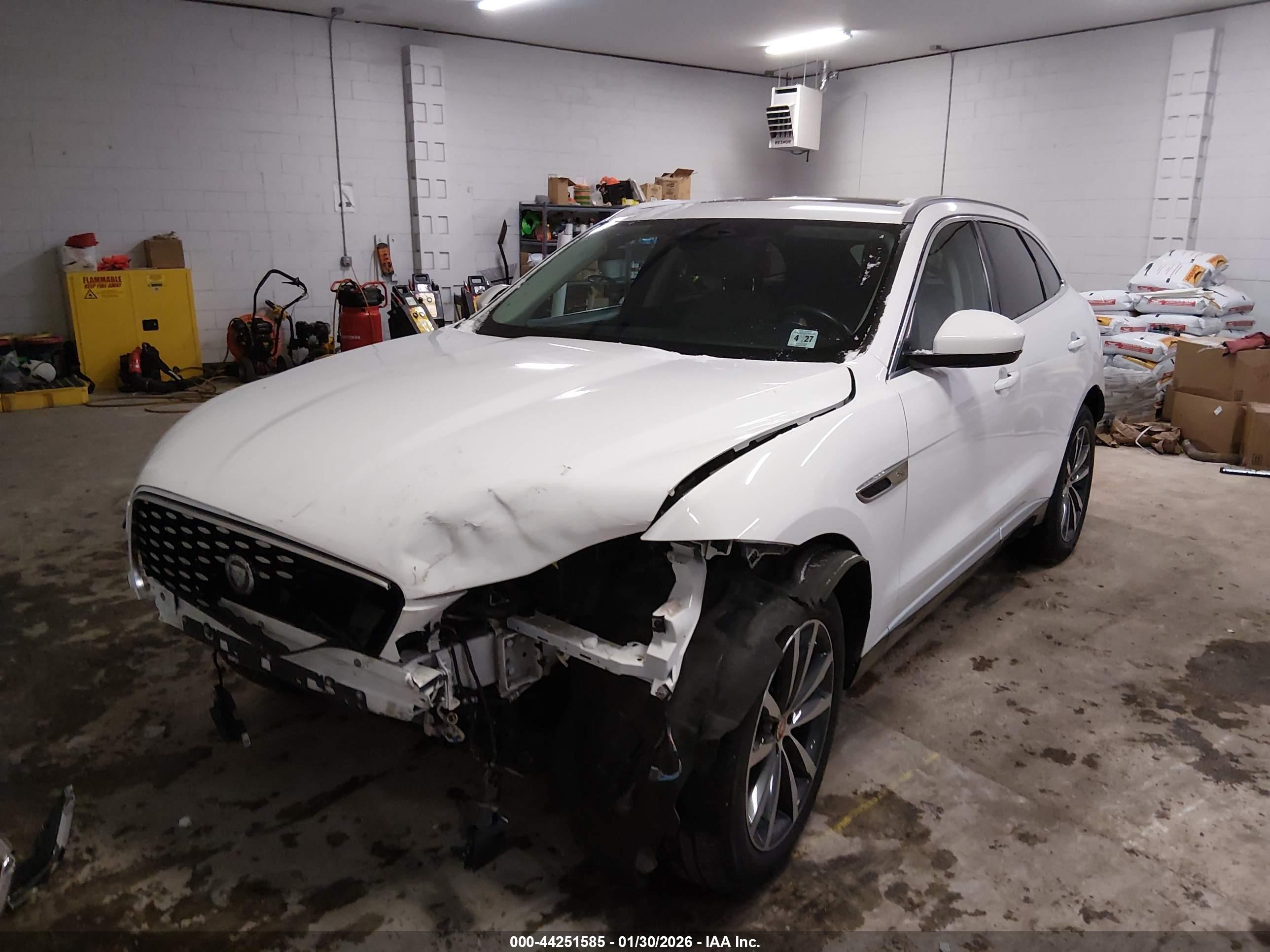 JAGUAR F-PACE image 2