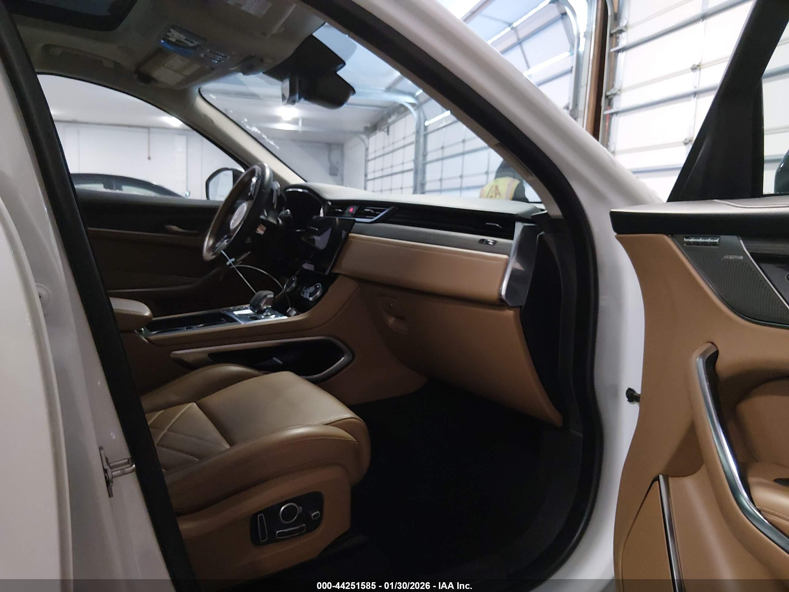 JAGUAR F-PACE image 5