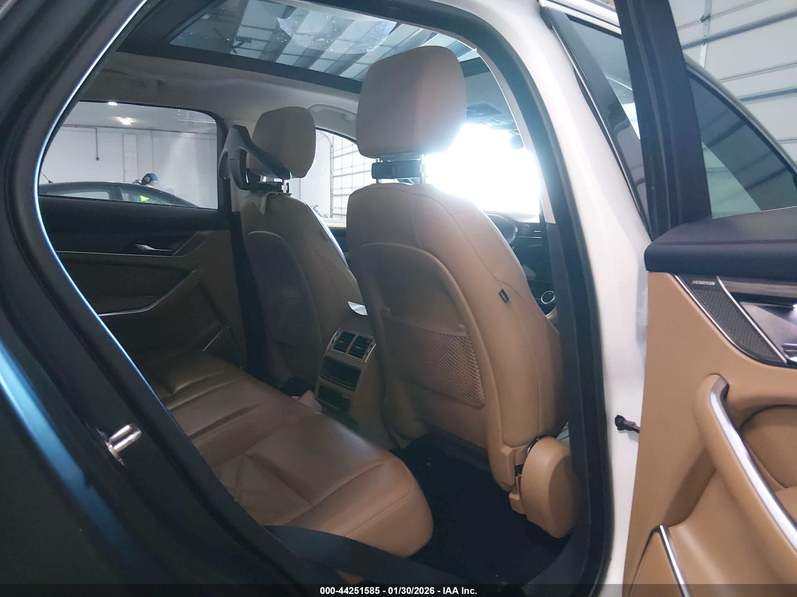 JAGUAR F-PACE image 8