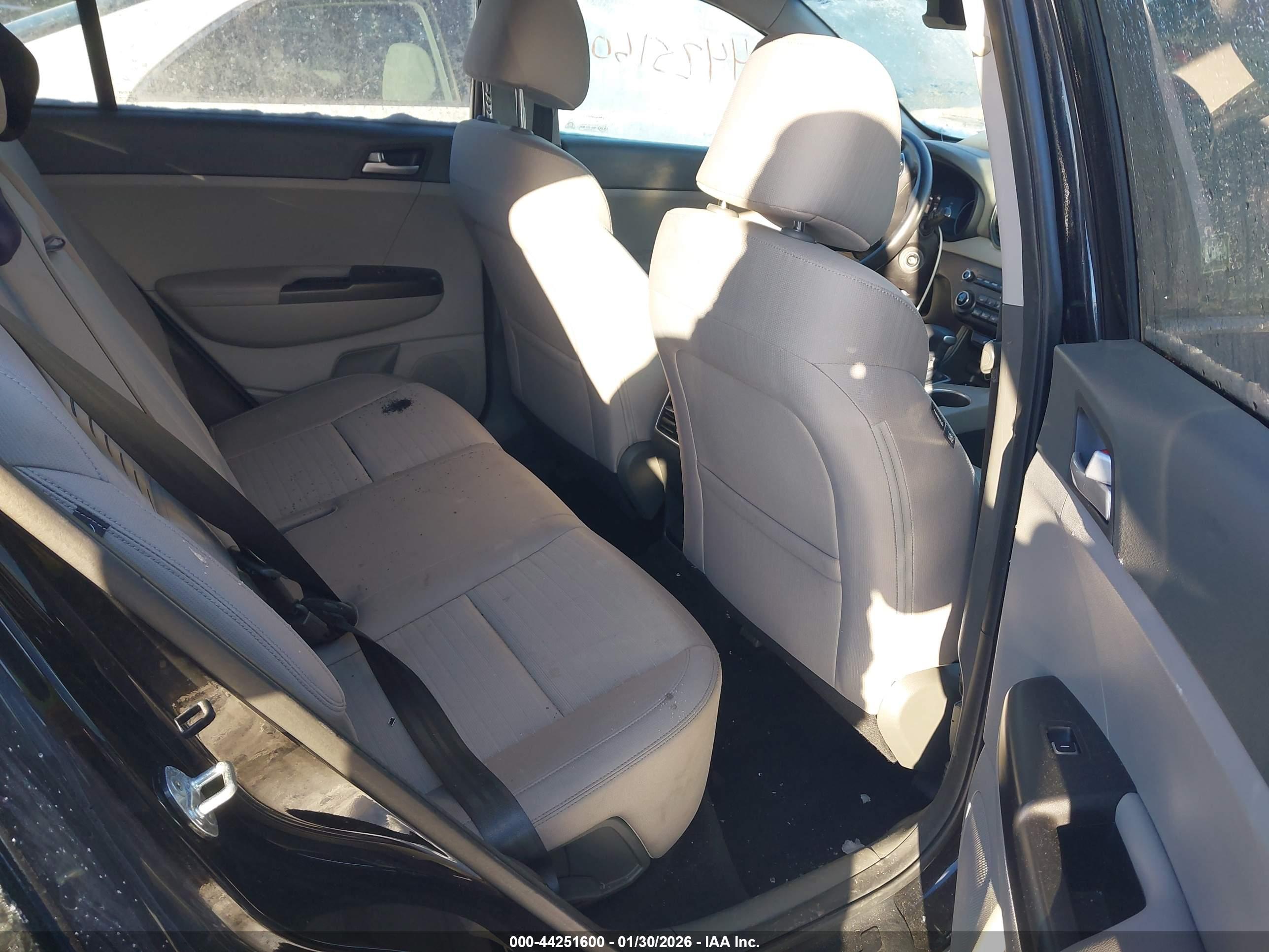 KIA SPORTAGE image 8