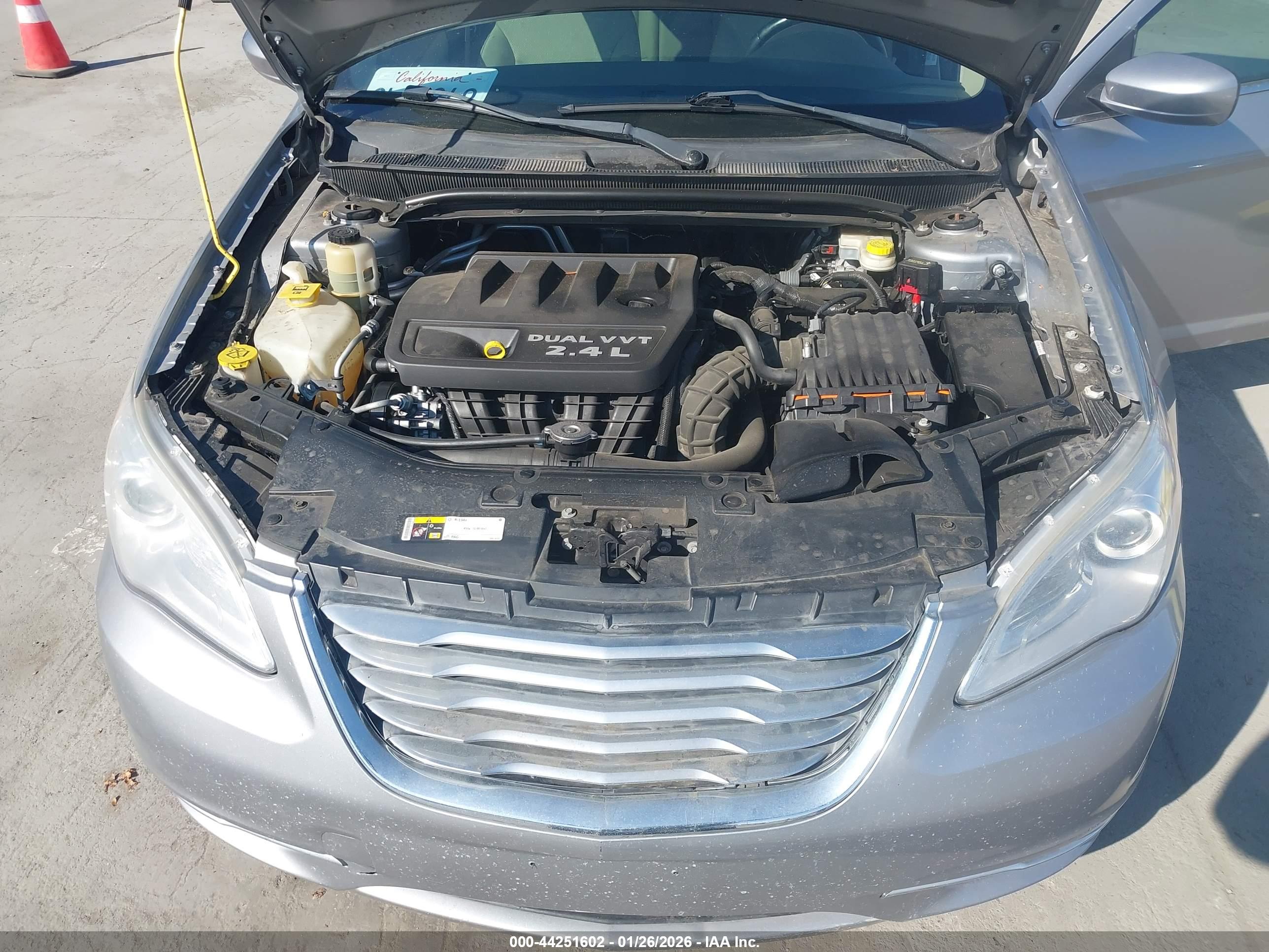 CHRYSLER 200 image 10