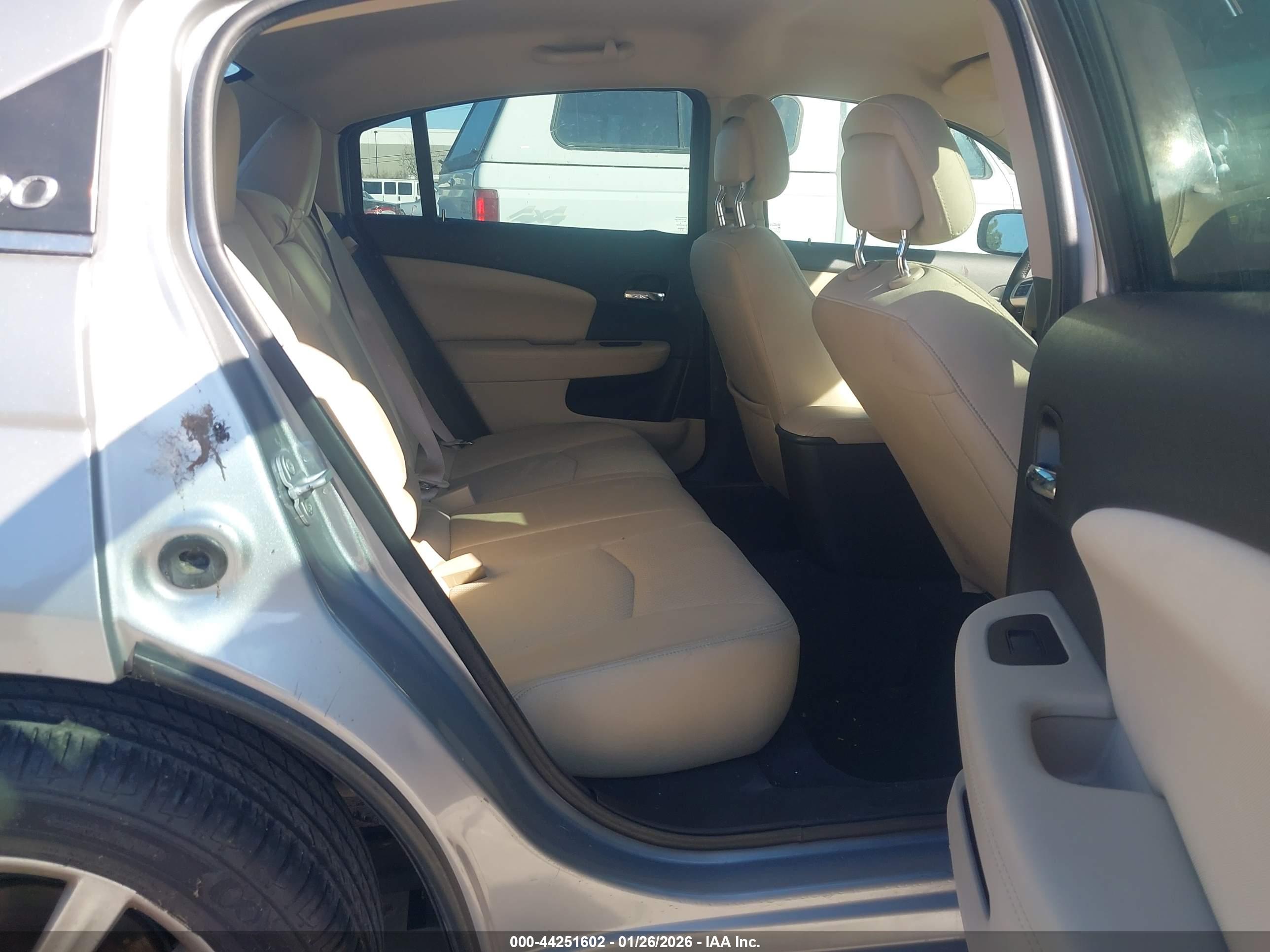 CHRYSLER 200 image 8