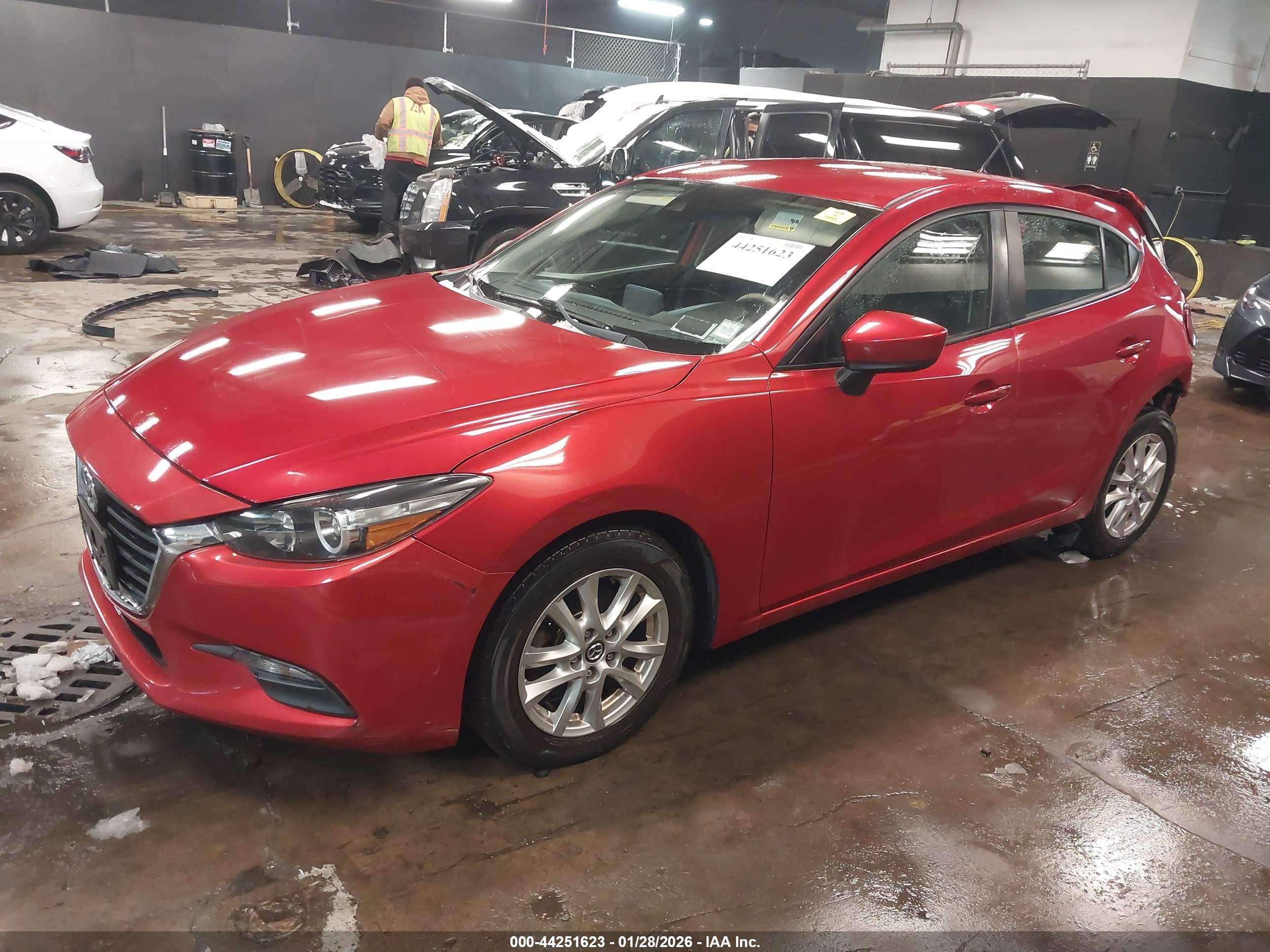 MAZDA MAZDA3 image 2