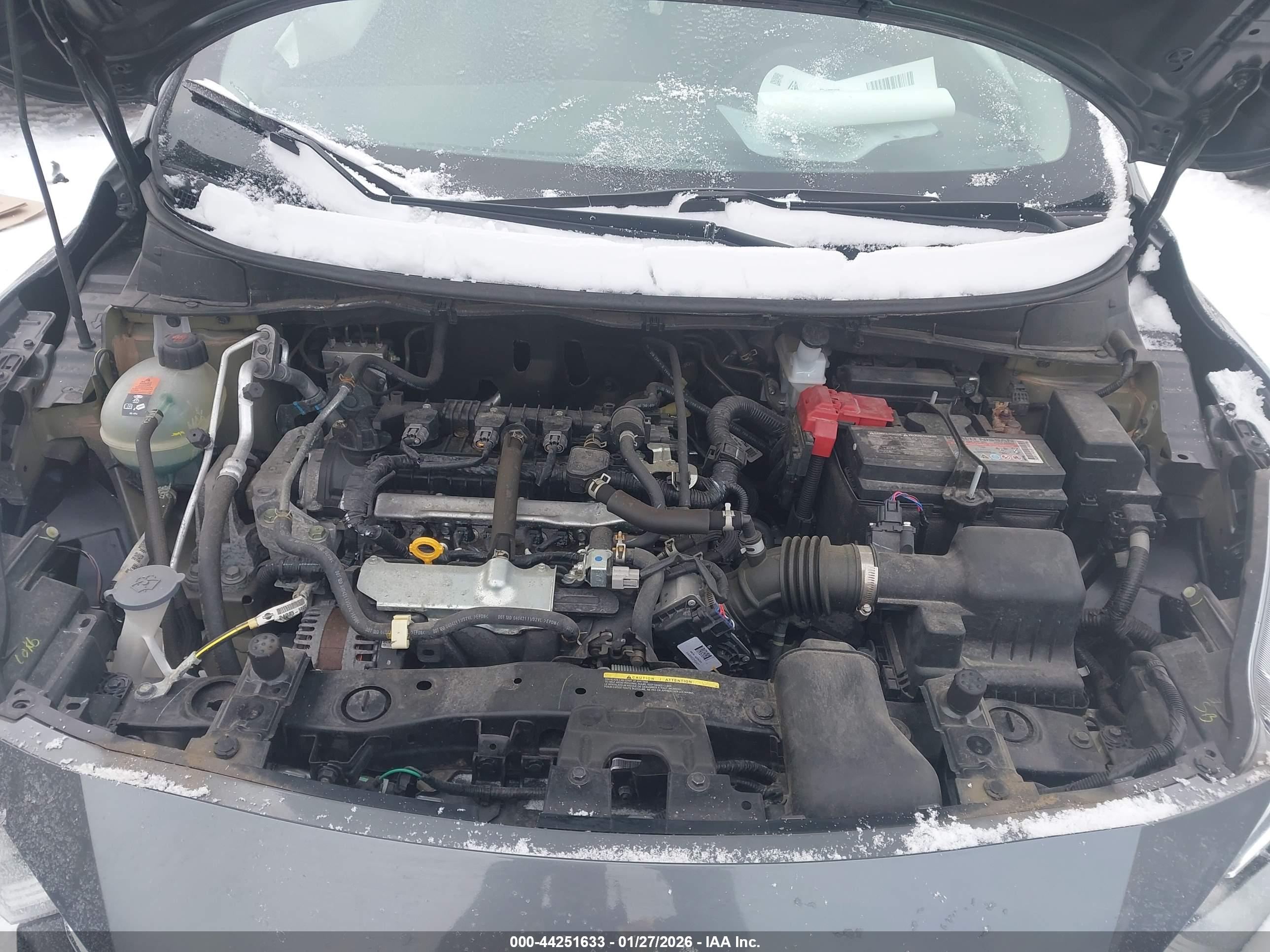 NISSAN VERSA image 10