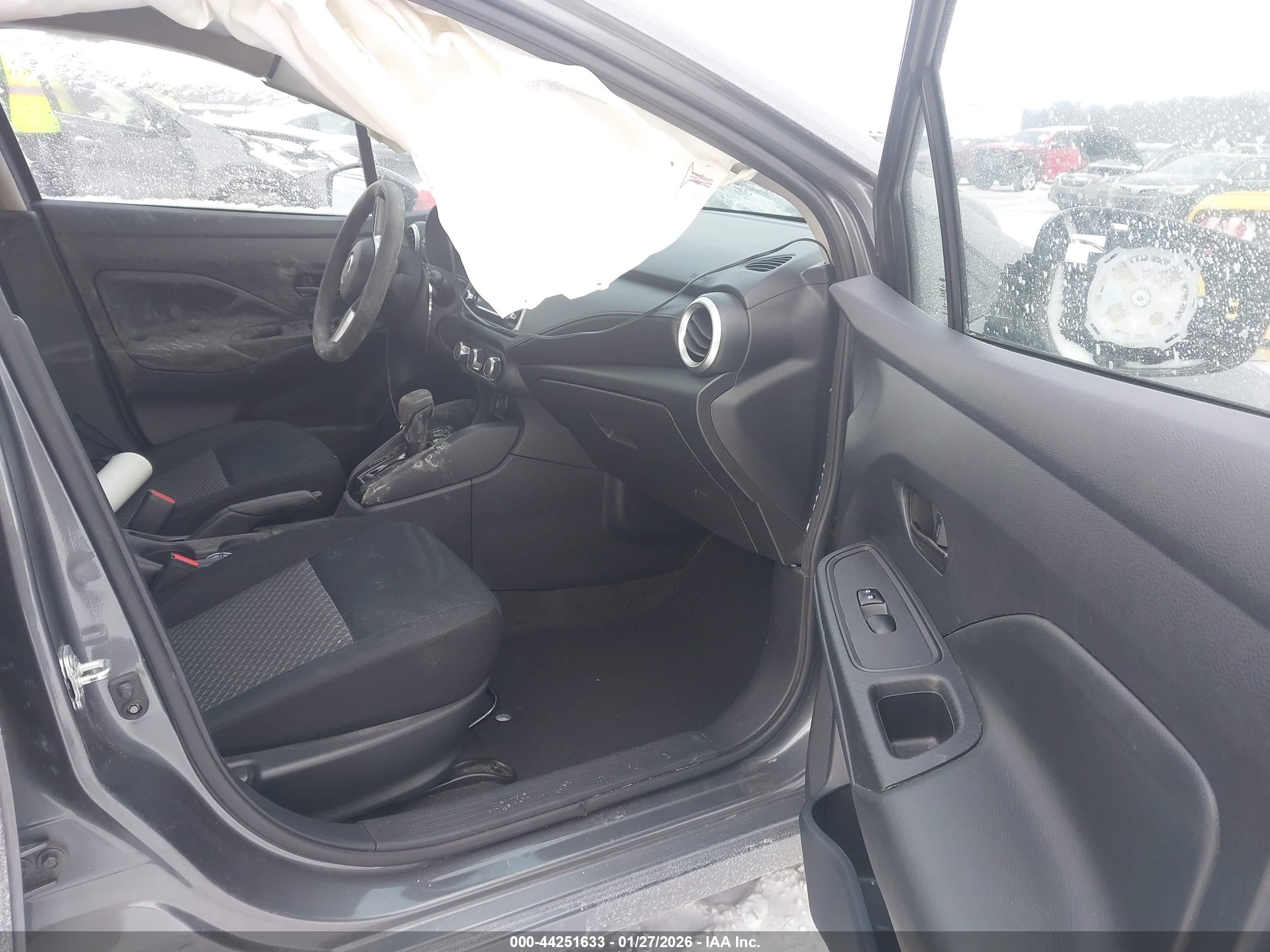 NISSAN VERSA image 5