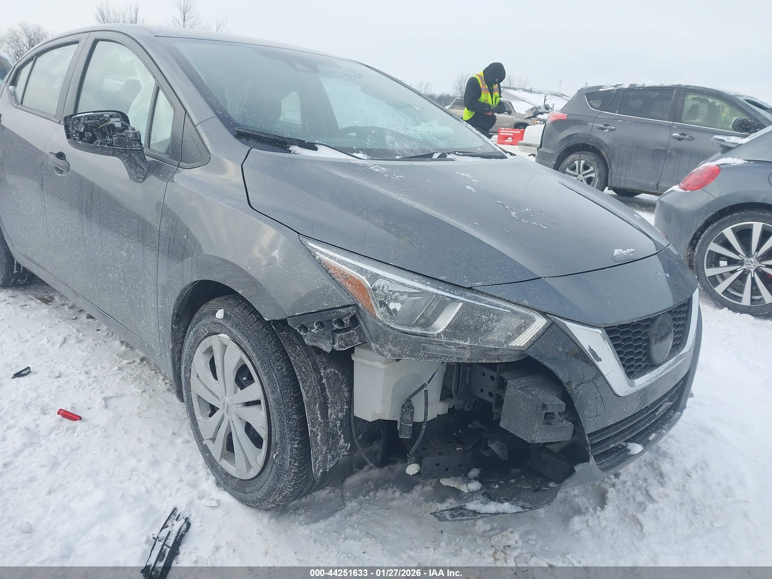 NISSAN VERSA image 6