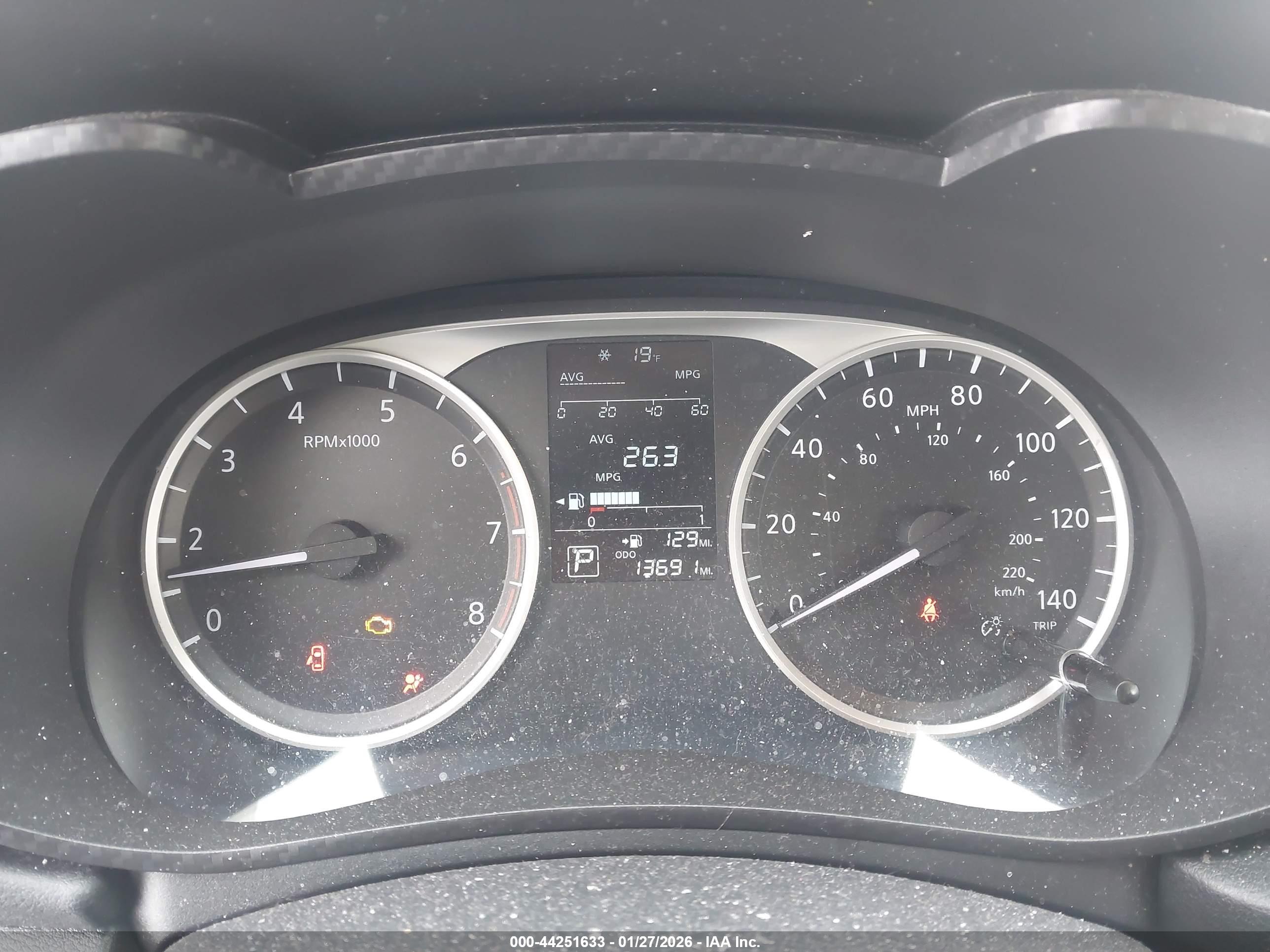 NISSAN VERSA image 7