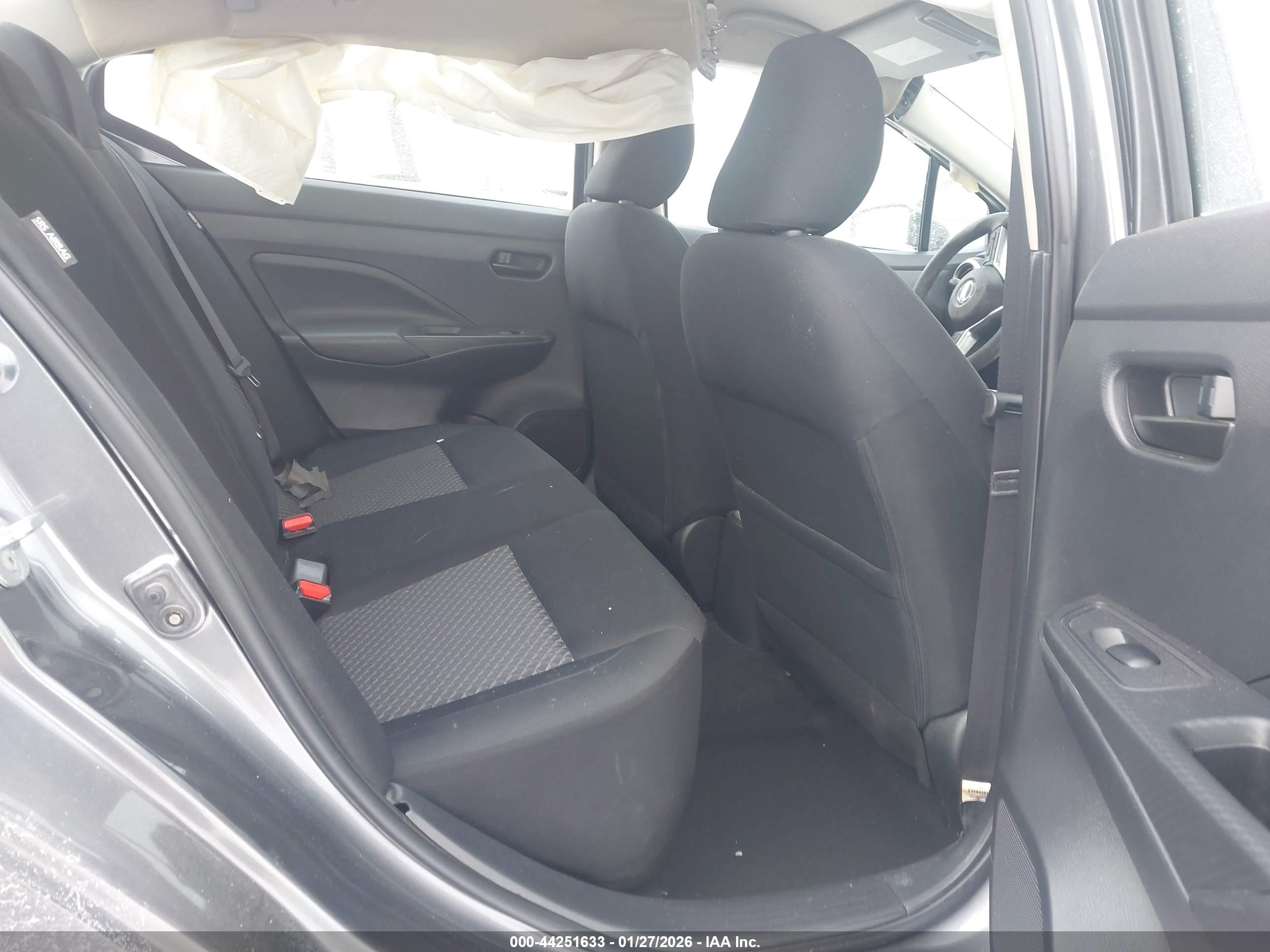 NISSAN VERSA image 8