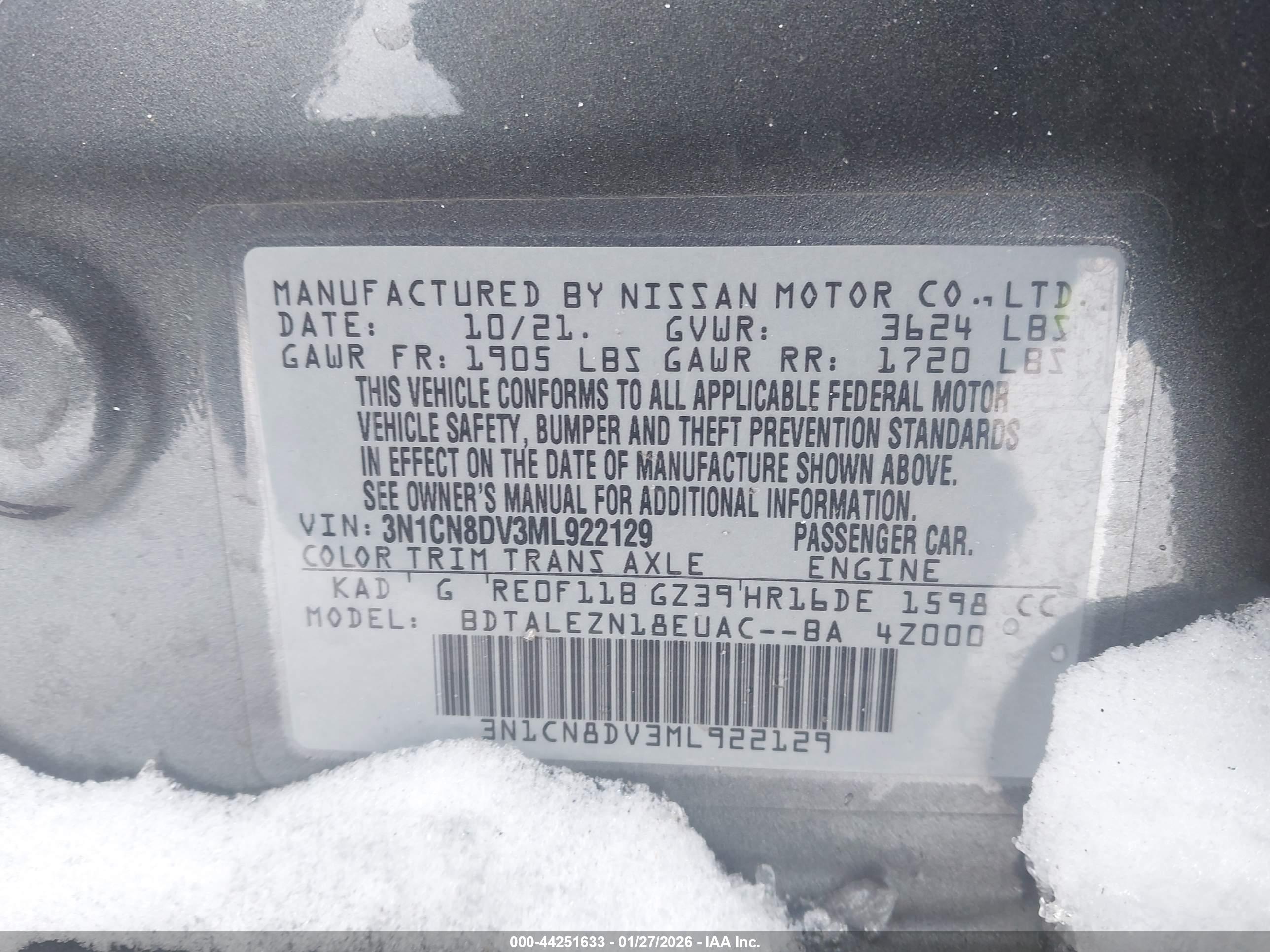 NISSAN VERSA image 9