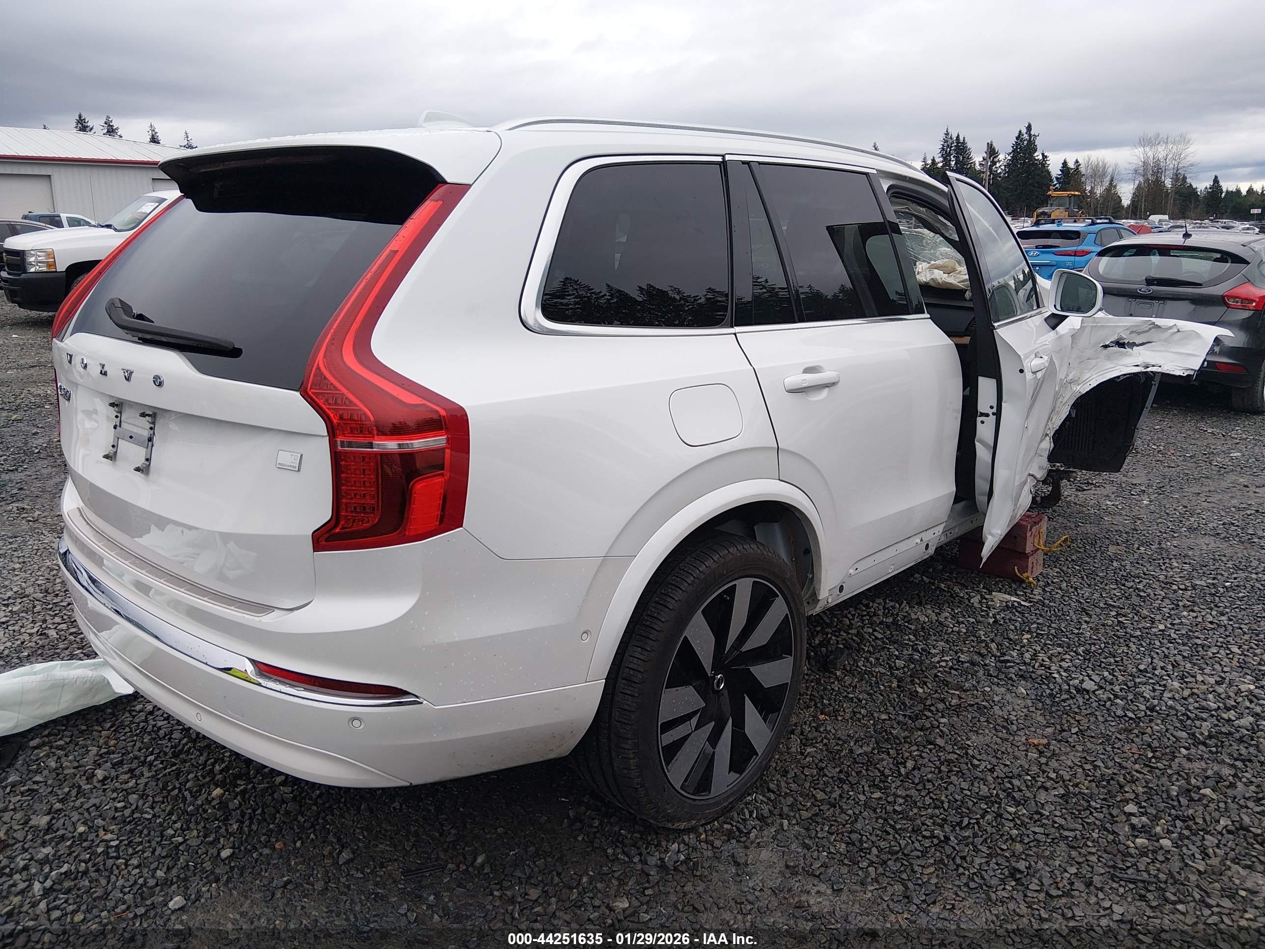 VOLVO XC90 image 4