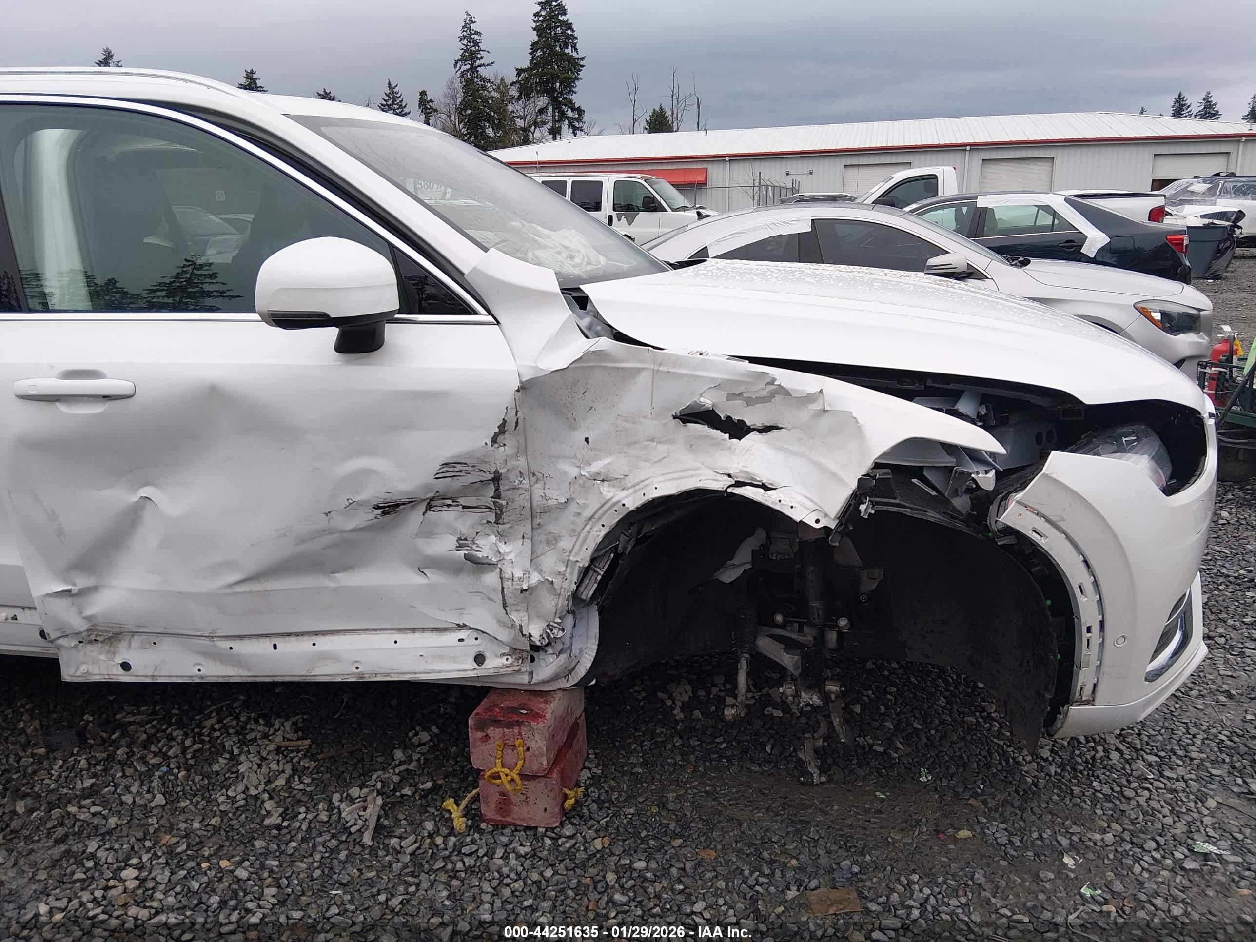 VOLVO XC90 image 6