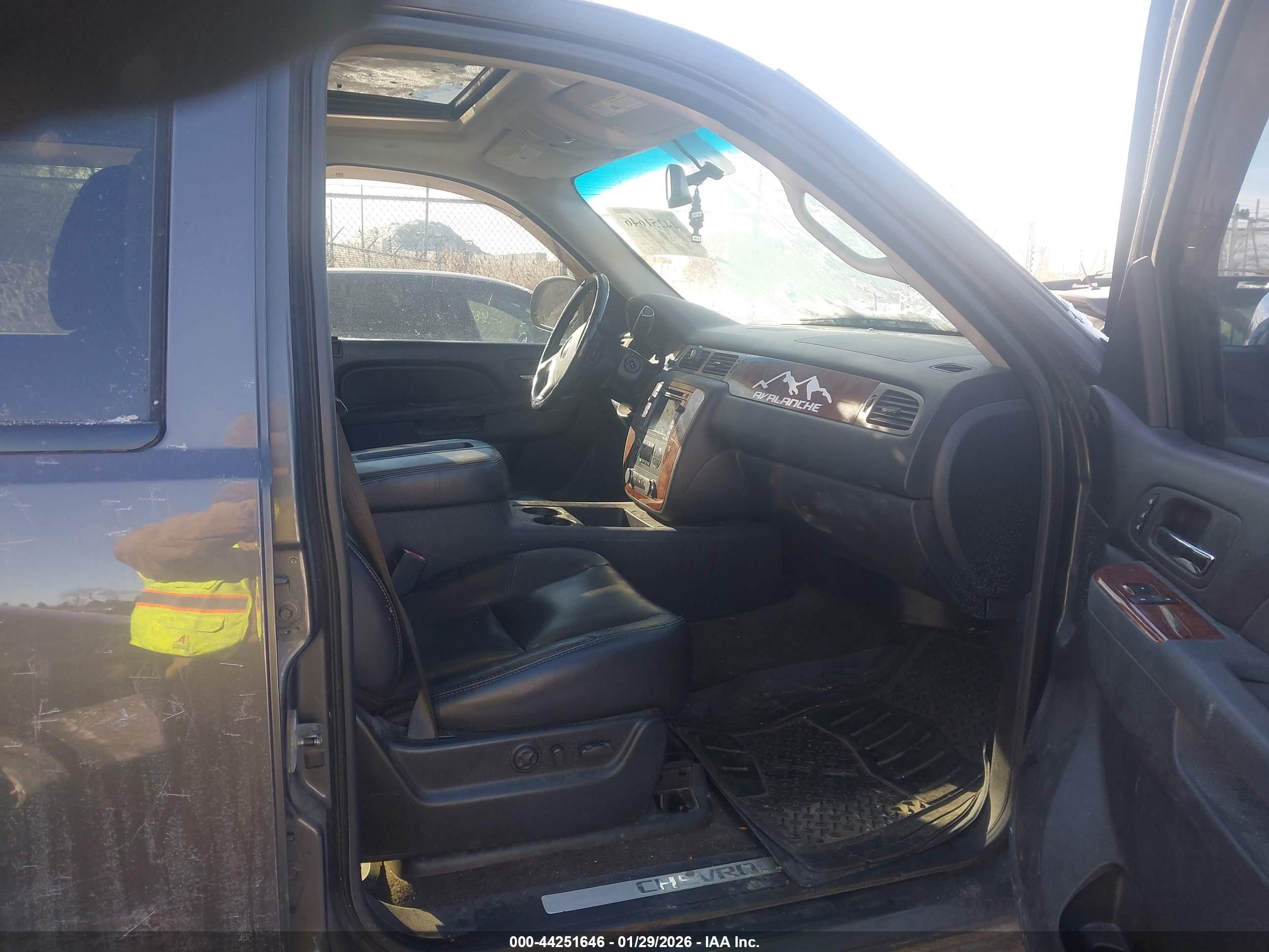 CHEVROLET AVALANCHE image 5