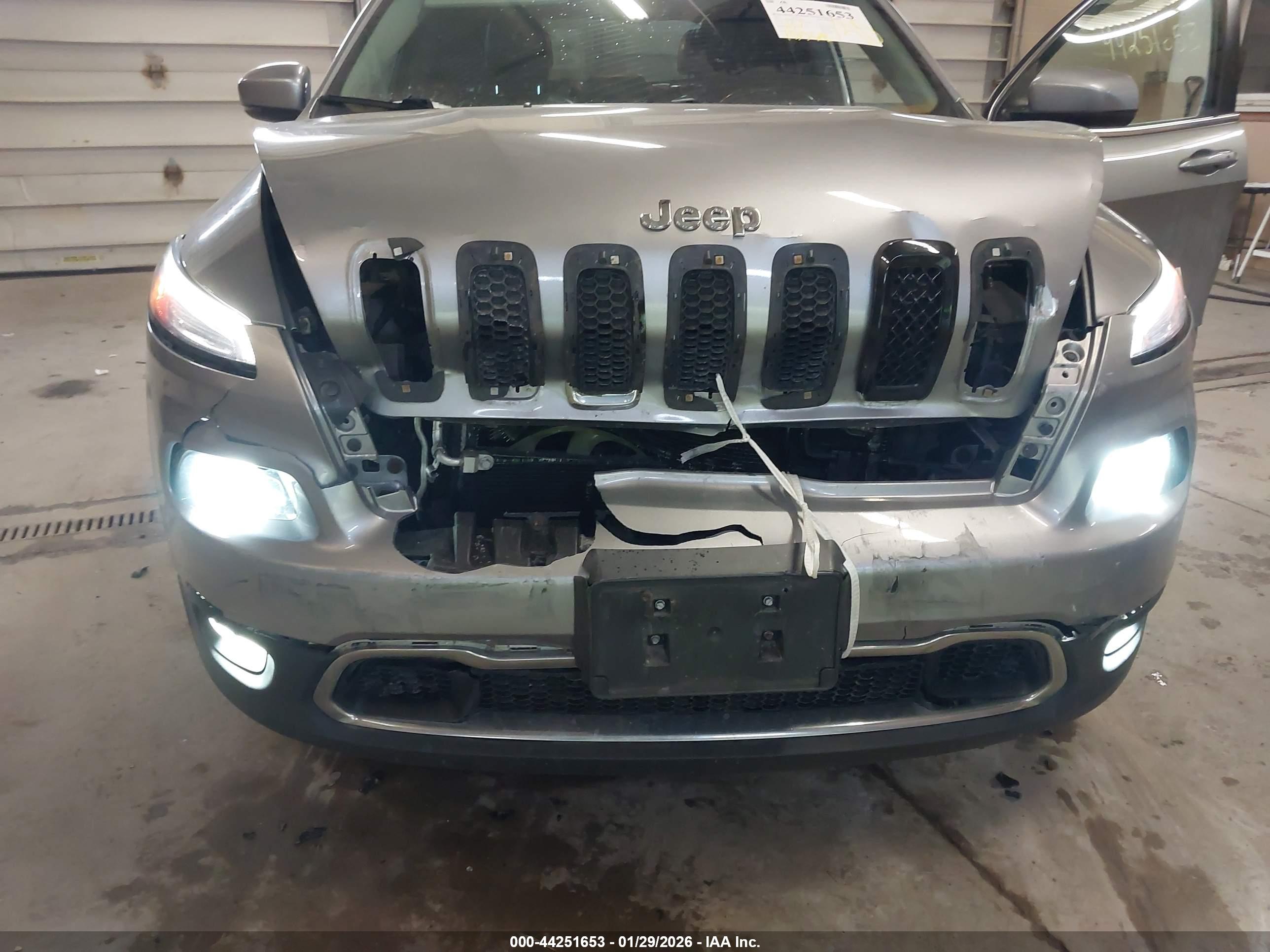 JEEP CHEROKEE image 6