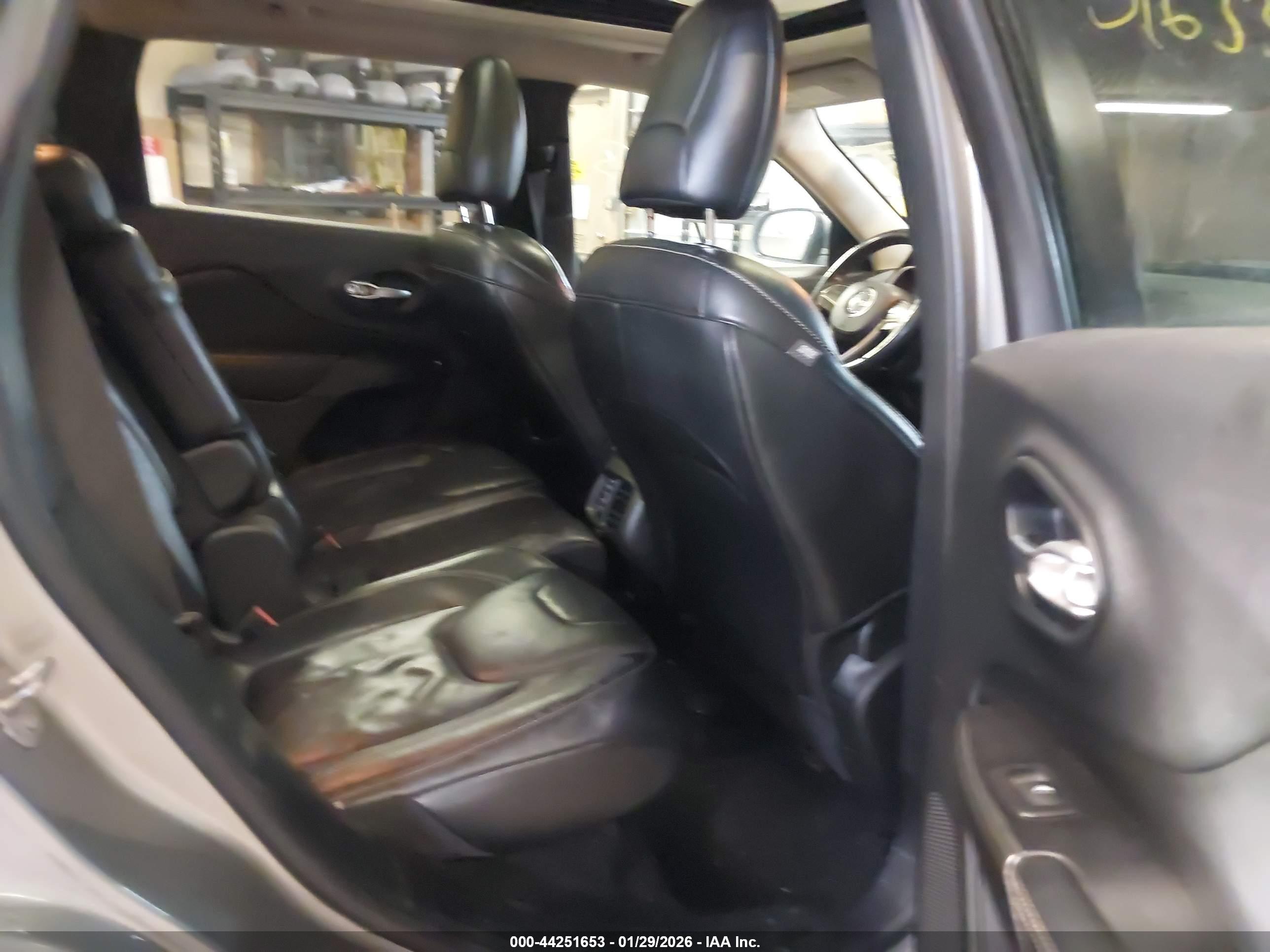 JEEP CHEROKEE image 8
