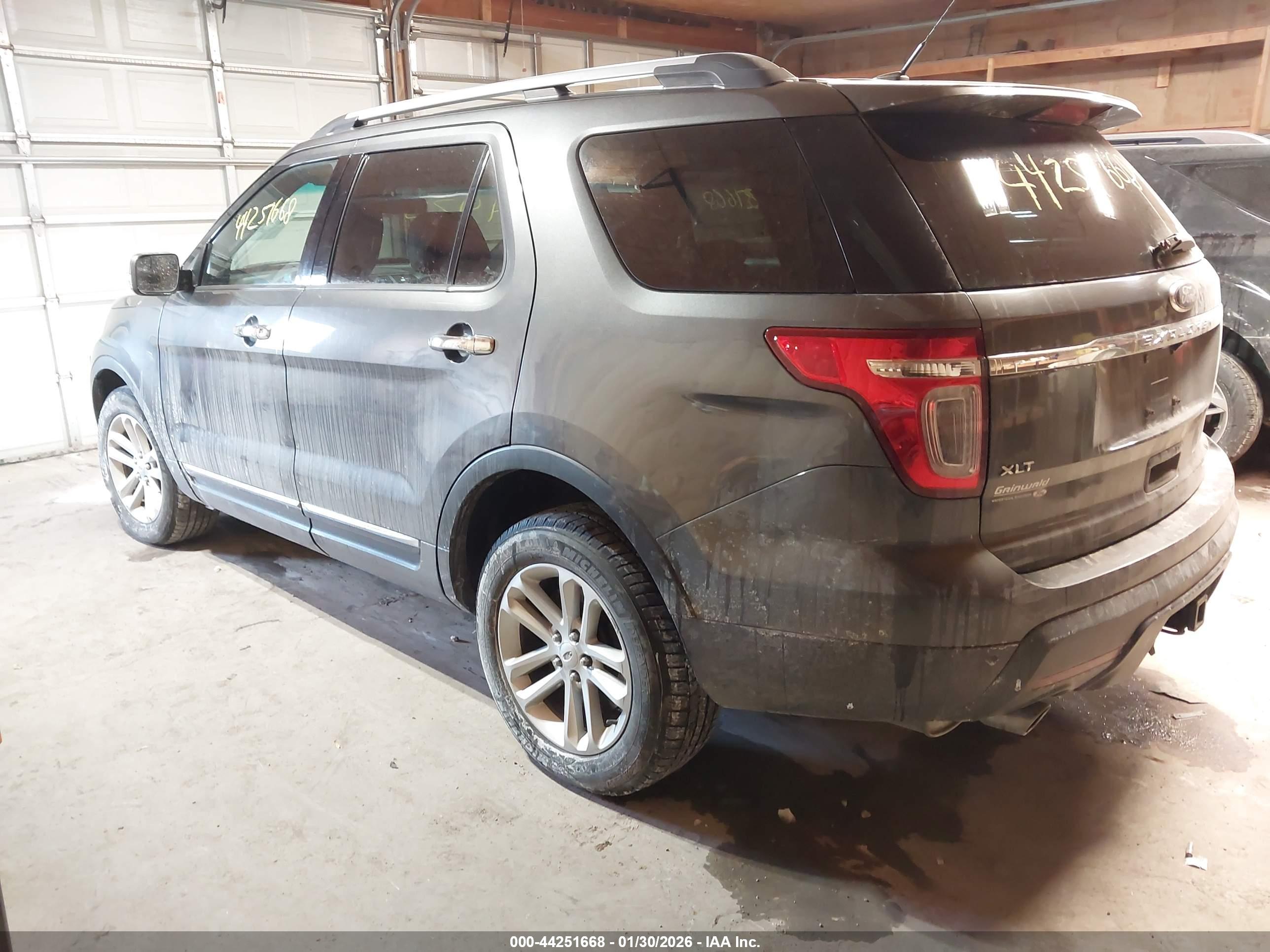 FORD EXPLORER image 3